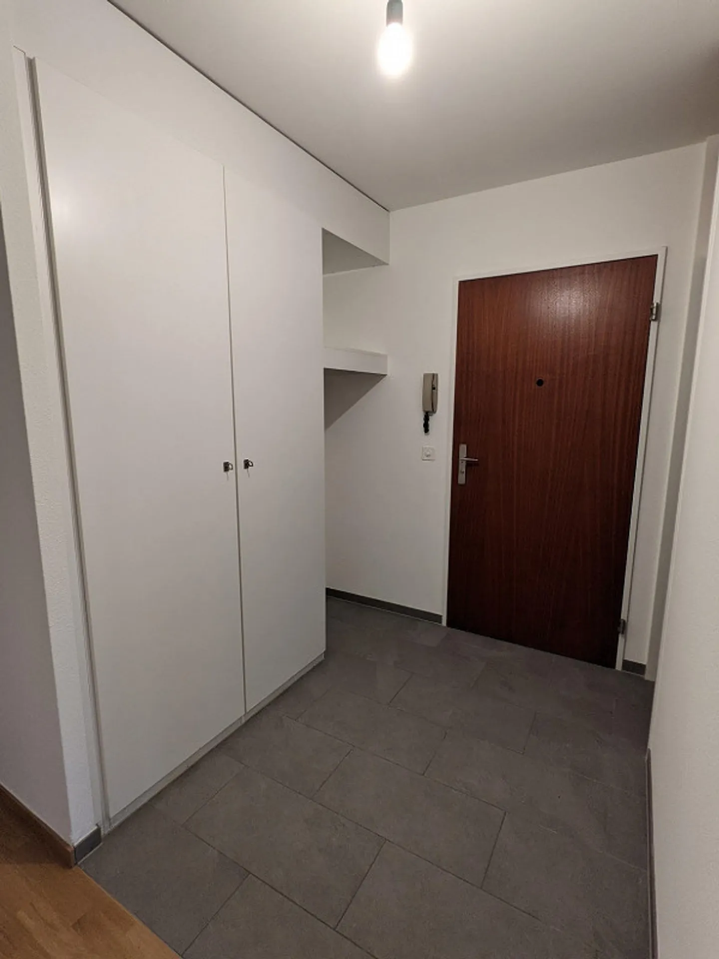 Appartamento ristrutturato di 4,5 stanze in una posizione tranquilla - Foto 8 di 10