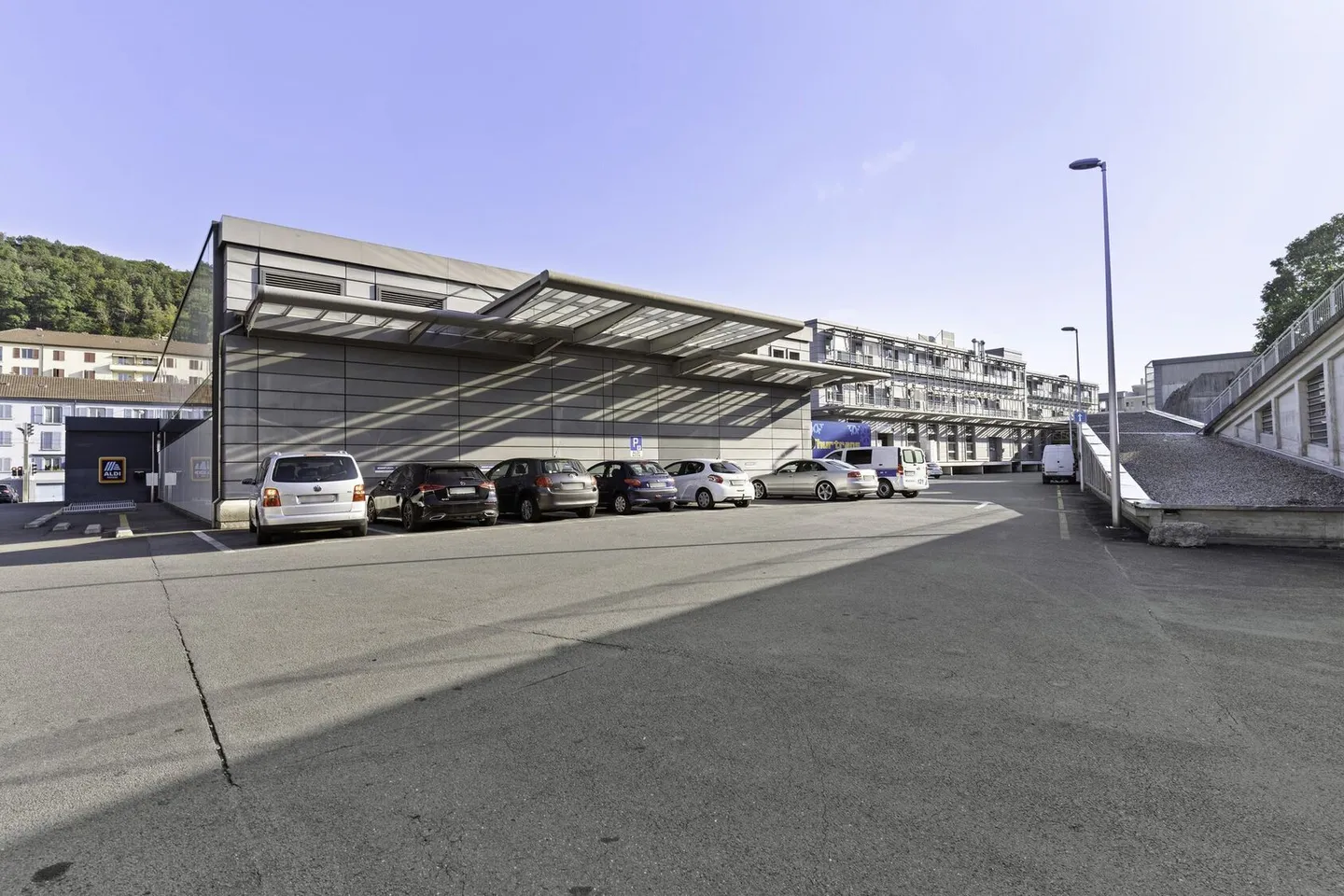 Spazio di Deposito Funzionale a Neuchâtel - Foto 2 di 5