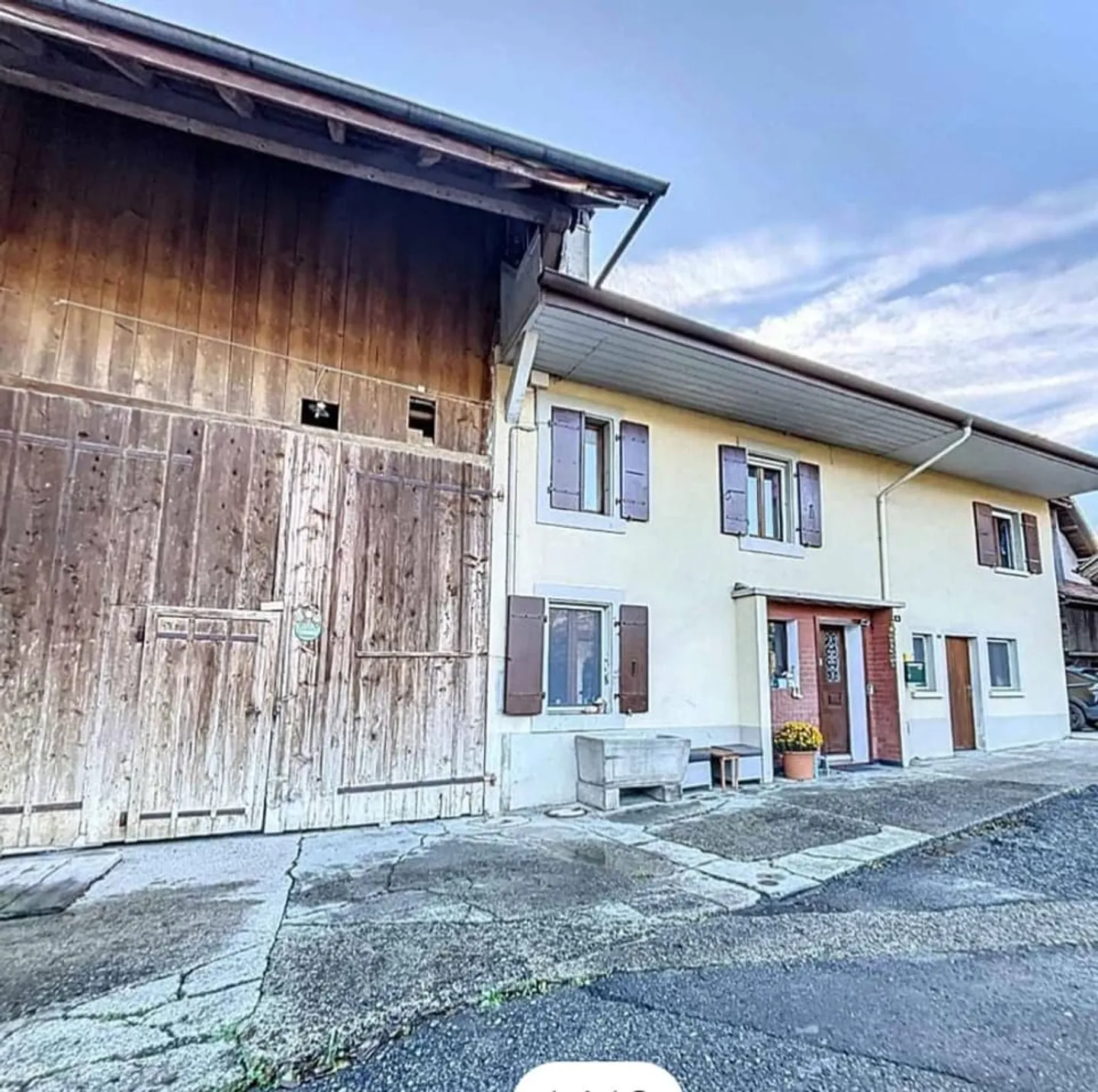 Villars-le-Grand - Village house with garden and barn to transform - Photo 2 of 8