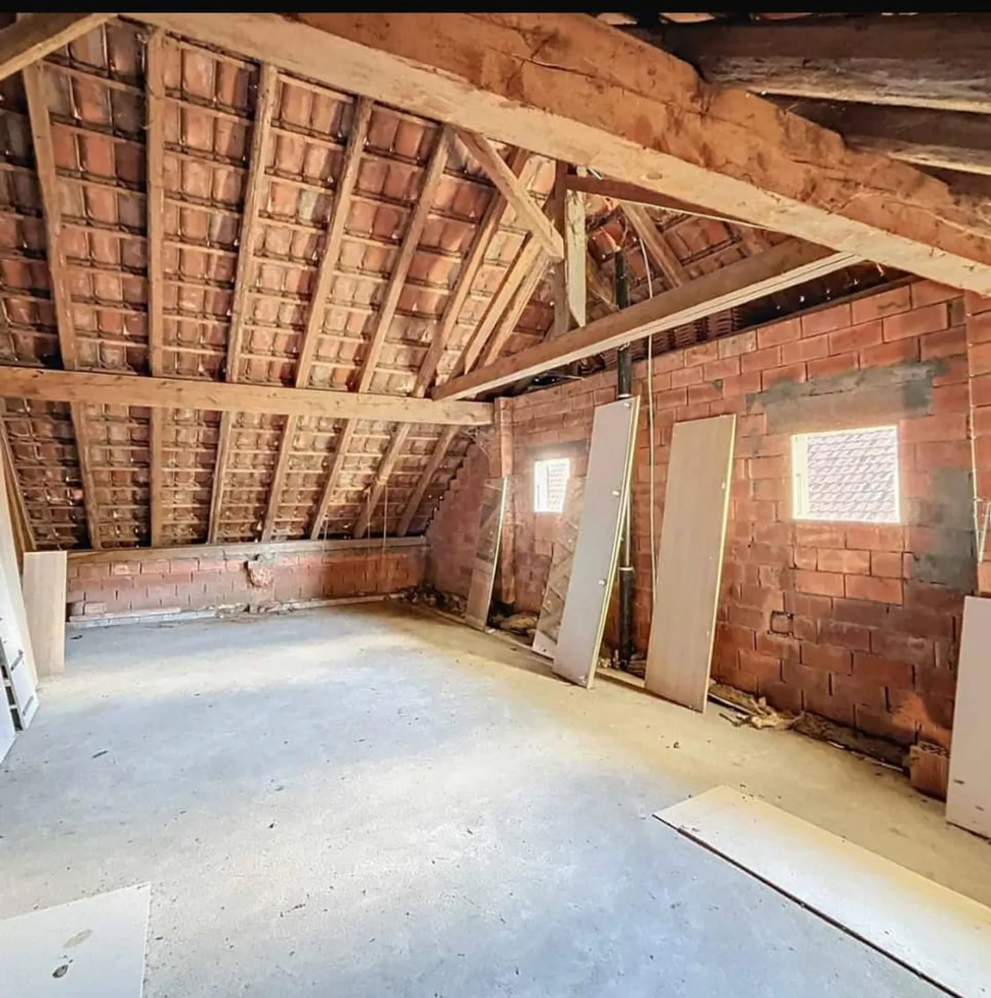 Villars-le-Grand - Village house with garden and barn to transform - Photo 3 of 8