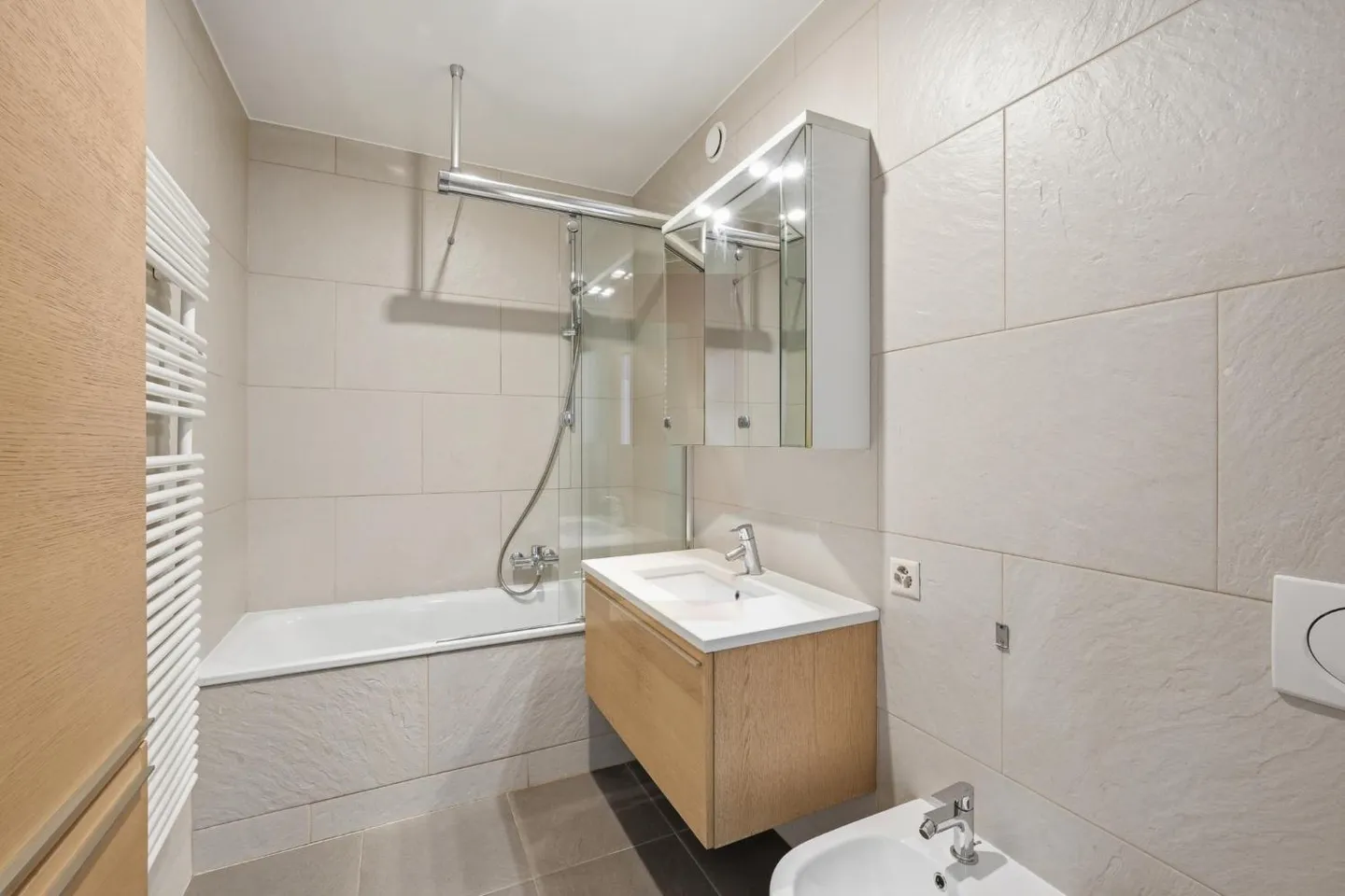 Bel Appartement avec Piscine - Photo 7 sur 8