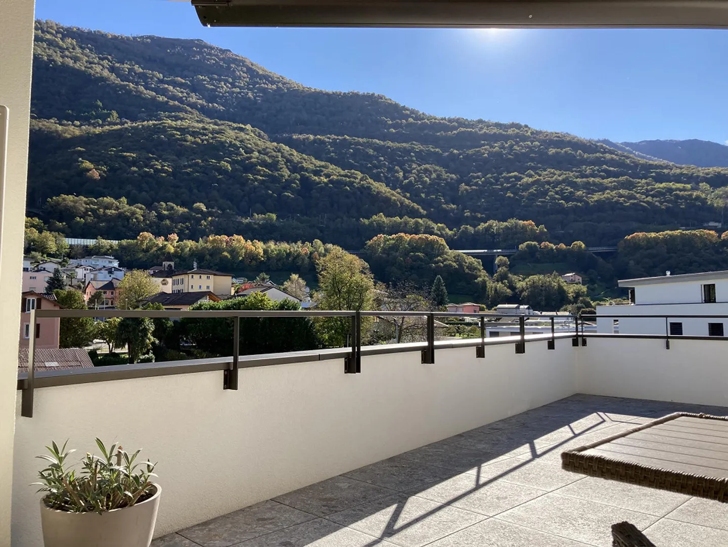 Splendide penthouse 2.5 pièces à Sant'Antonino - Photo 2 sur 17