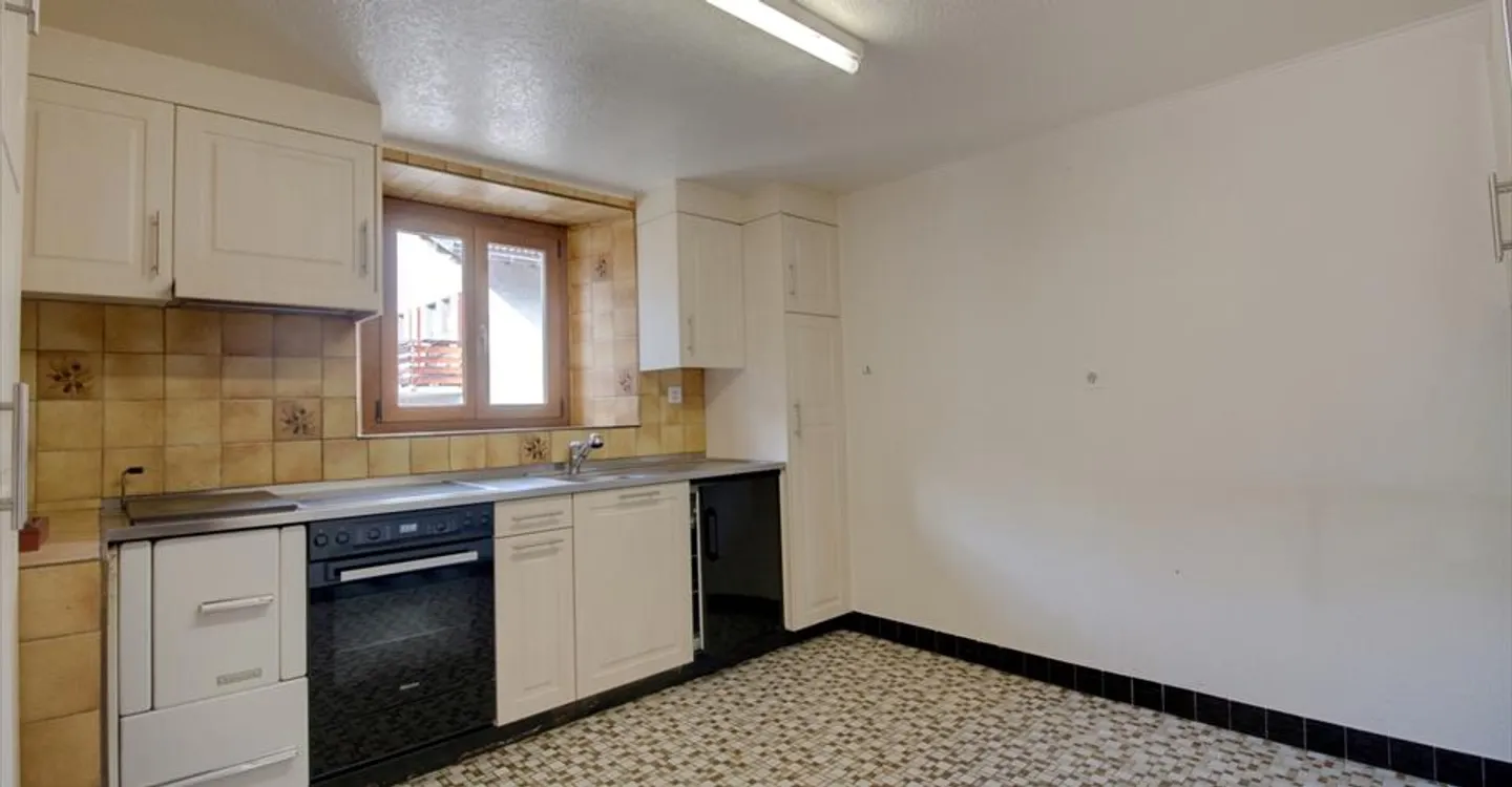 Charming Apartment - Photo 2 of 7
