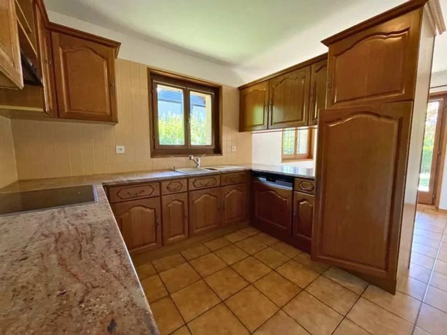 6-Room Terraced House - Photo 3 of 13