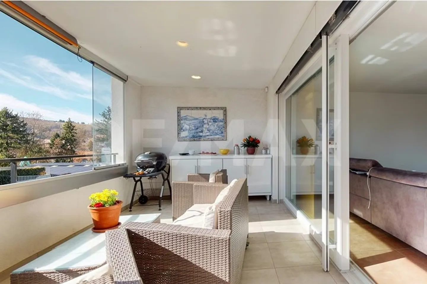 The light, the space, and a balcony you won't want to leave - Photo 2 of 5