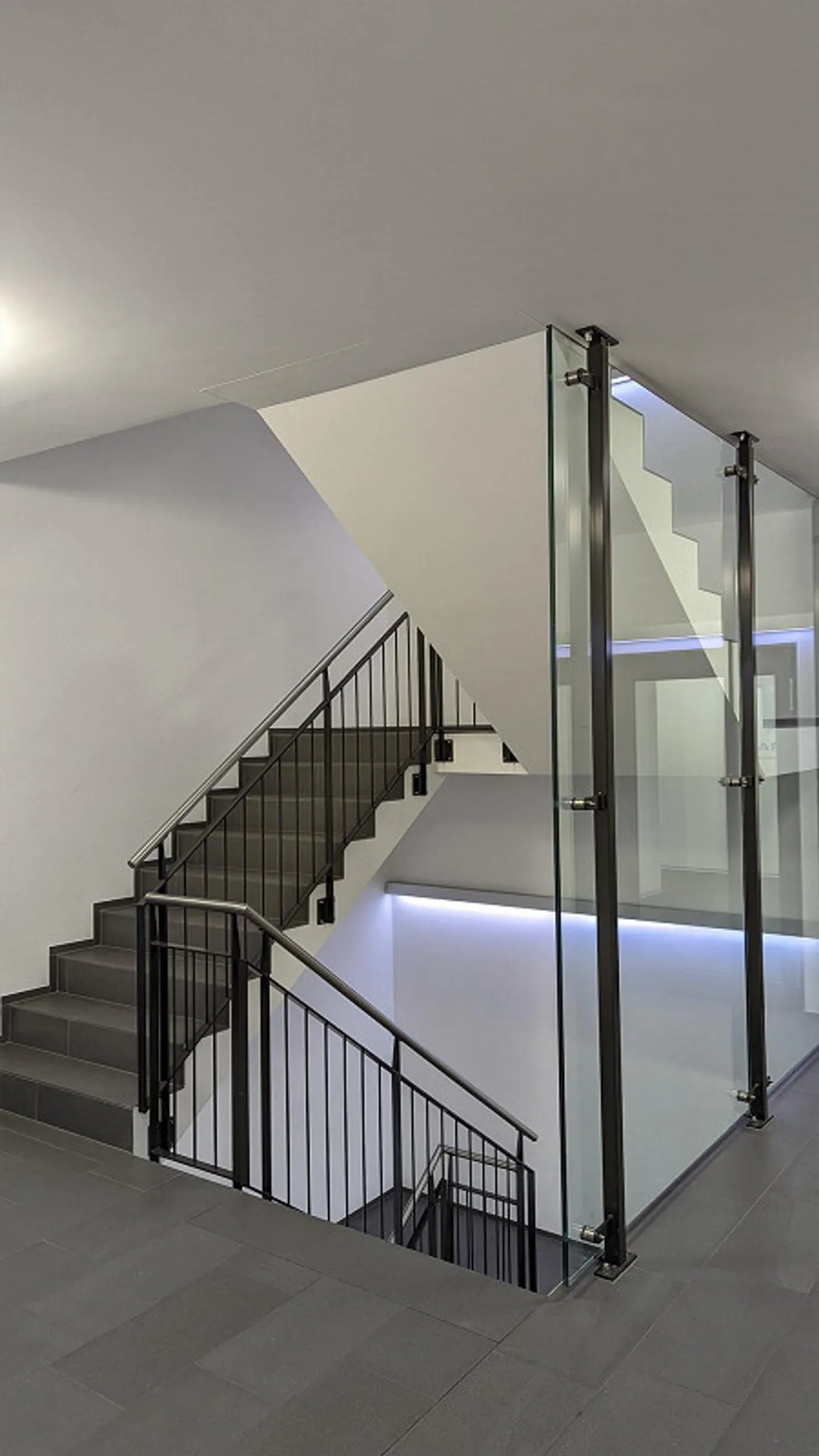 Compact Premium Office with WC & Shower in Central Location - Photo 7 of 7