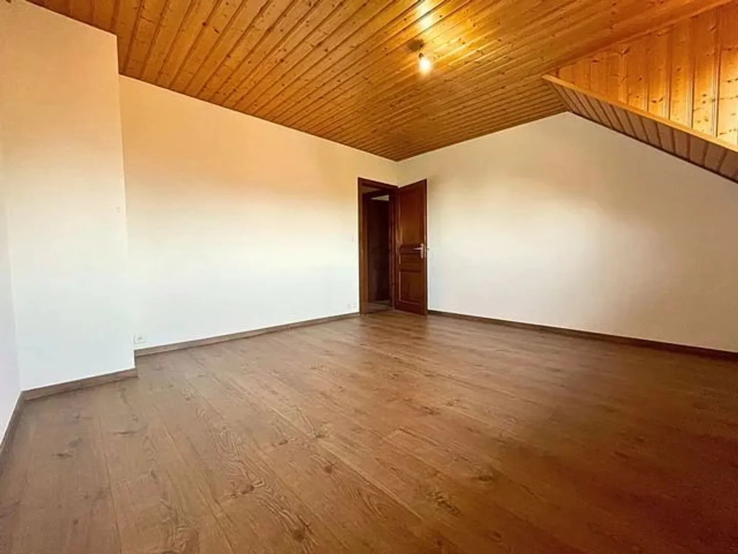 6-Room Terraced House - Photo 8 of 13