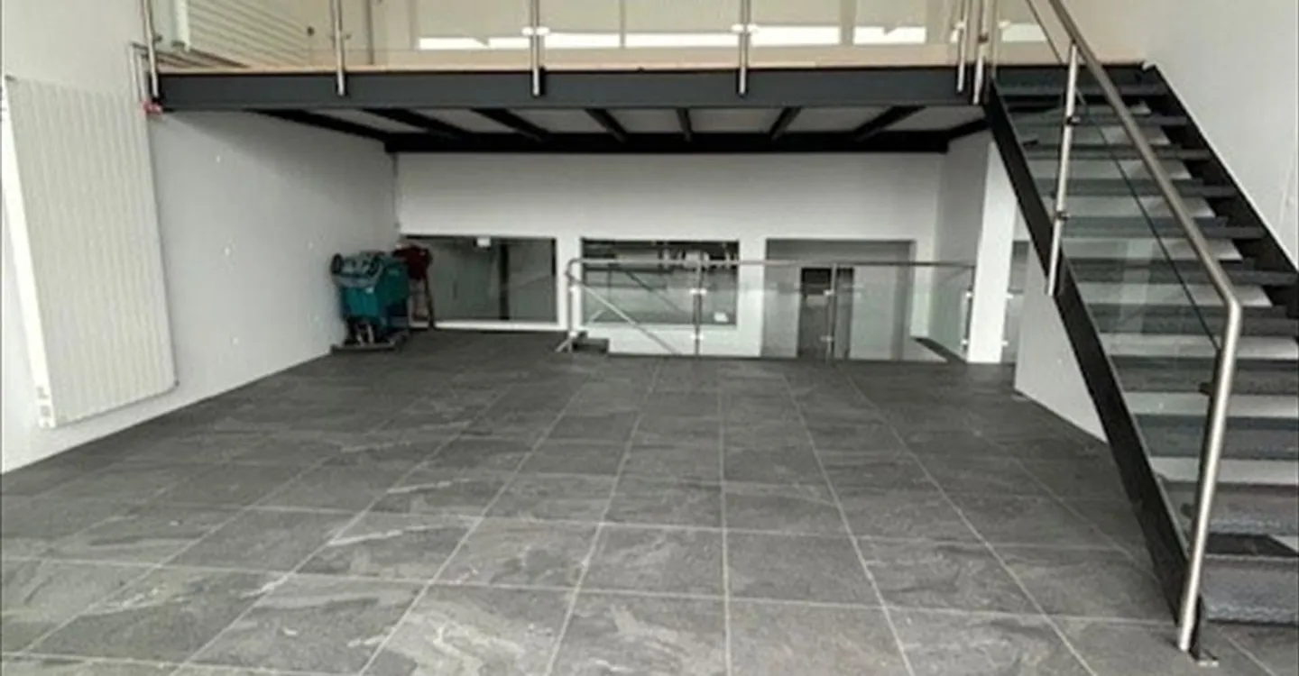 Immeuble mixte à louer - Photo 3 sur 6