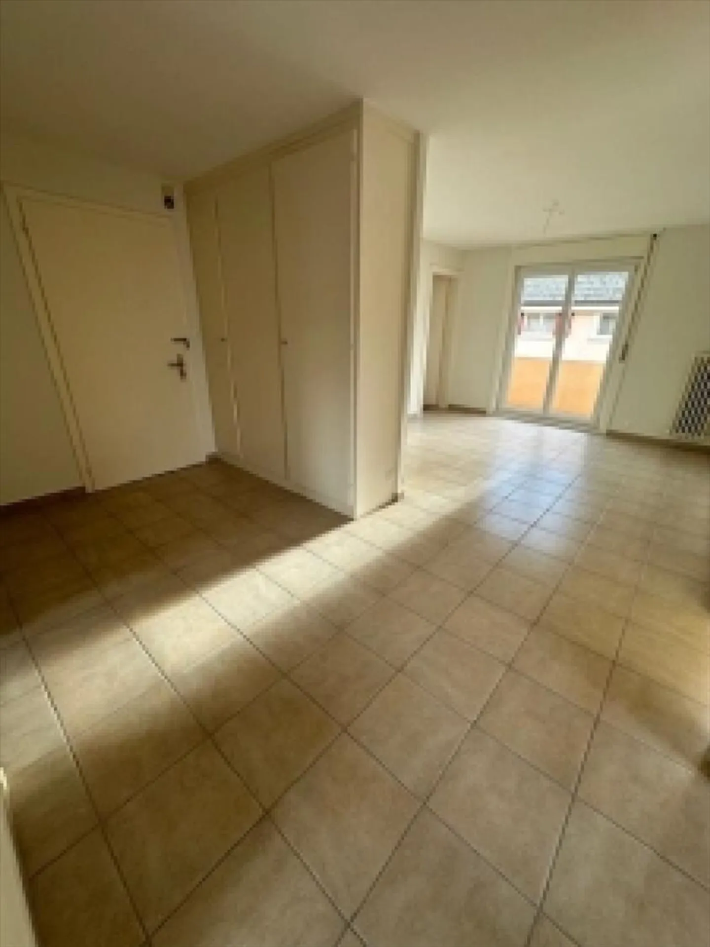 Bel appartamento luminoso di 4 stanze con balcone - Foto 7 di 7