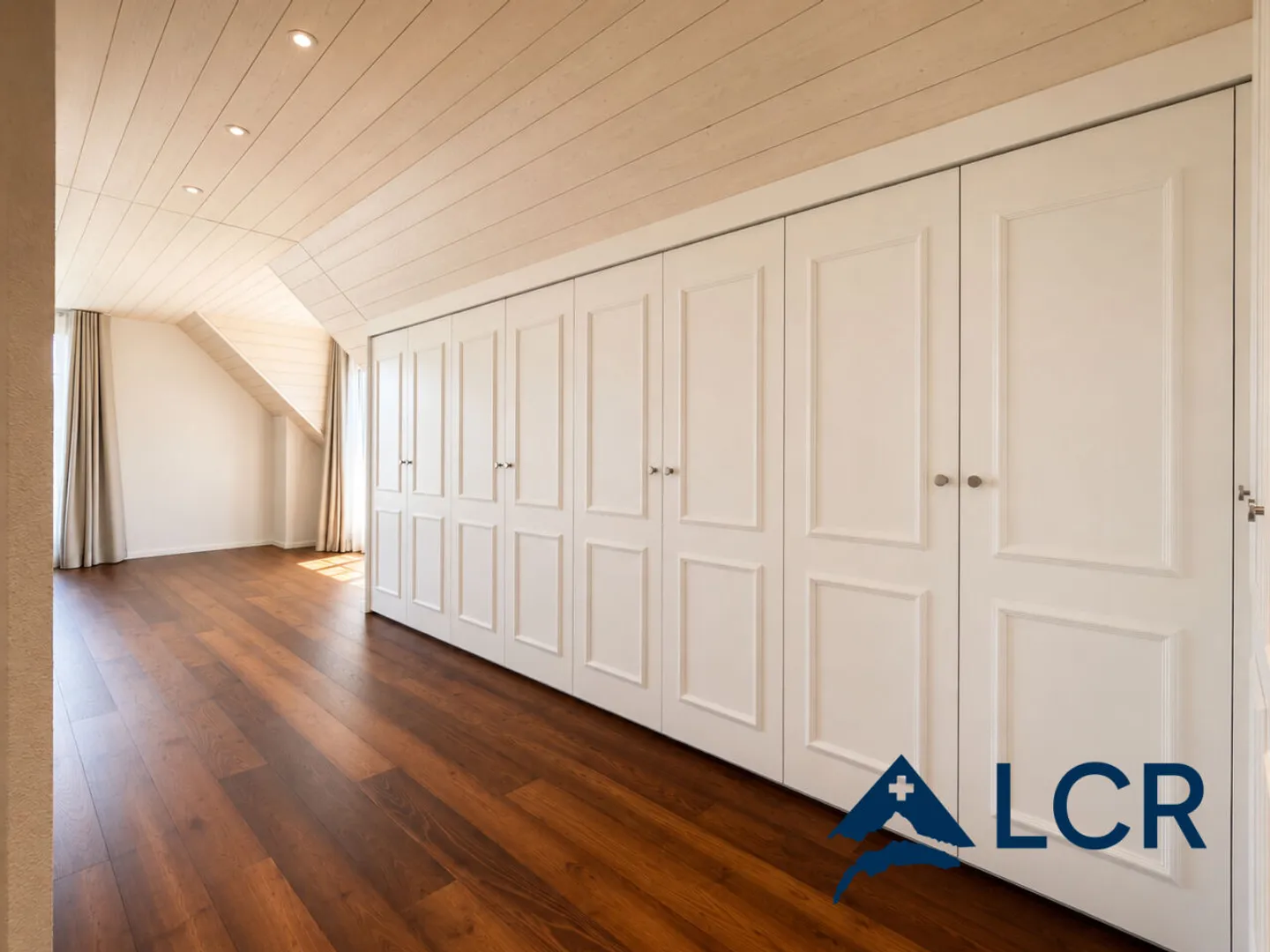 Villa di Eccezione con 7,5 Camere - Vista Lago Incomparabile | 315 m² | Assoluta Tranquillità - Foto 7 di 13