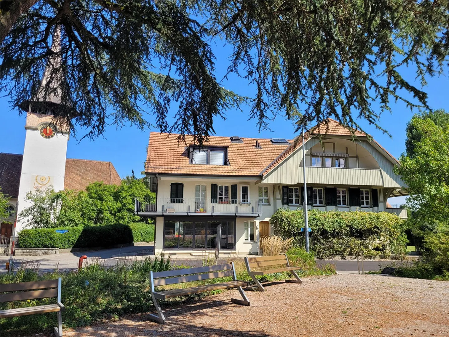 Modern apartment with gallery in converted farmhouse - Photo 7 of 11