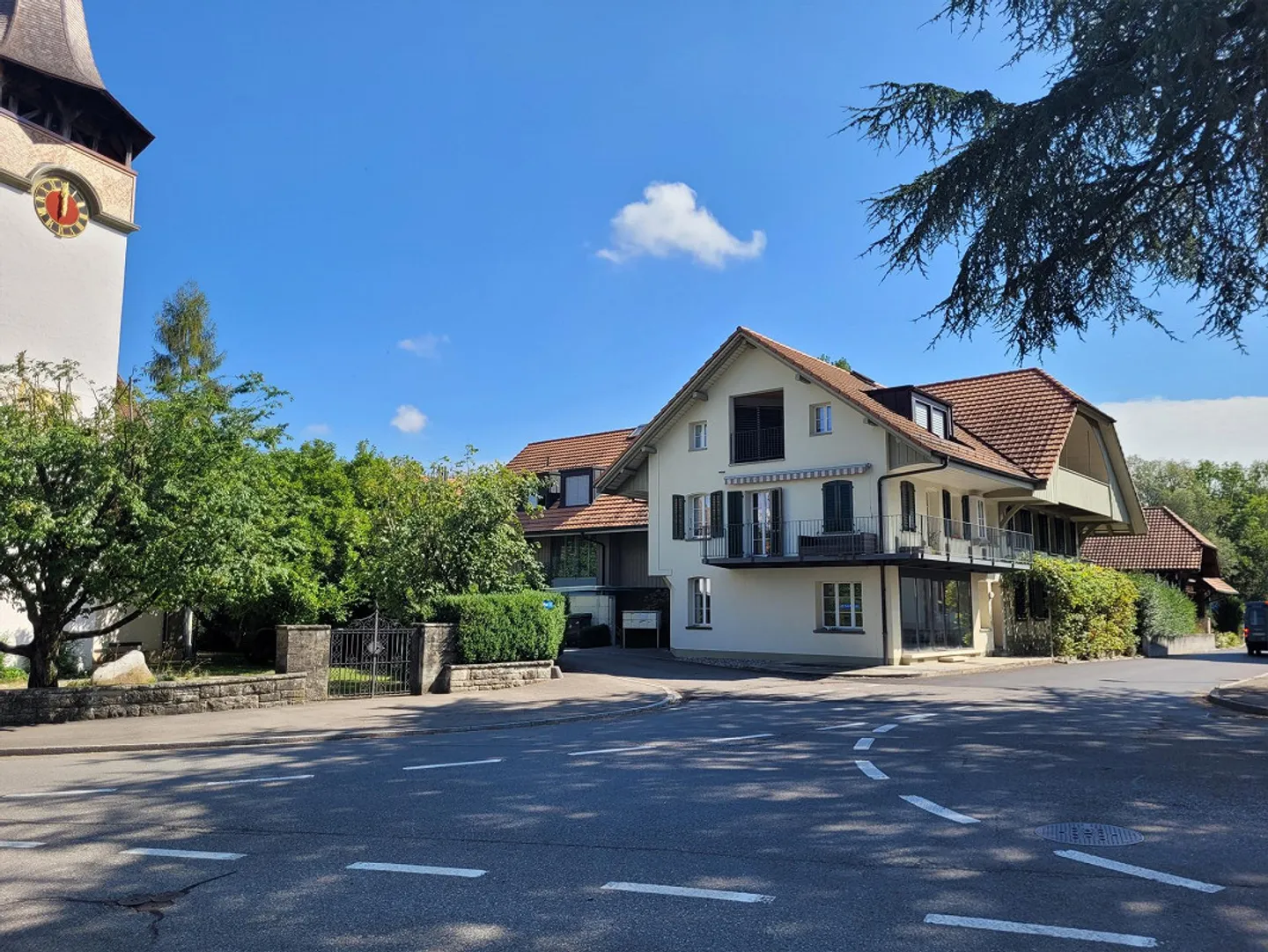 Modern apartment with gallery in converted farmhouse - Photo 8 of 11