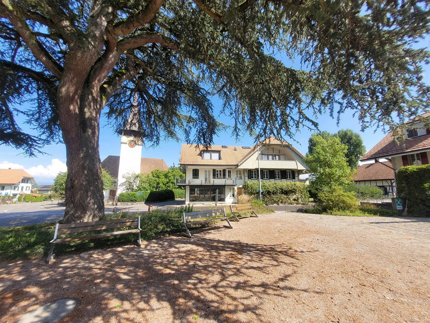 Modern apartment with gallery in converted farmhouse - Photo 9 of 11