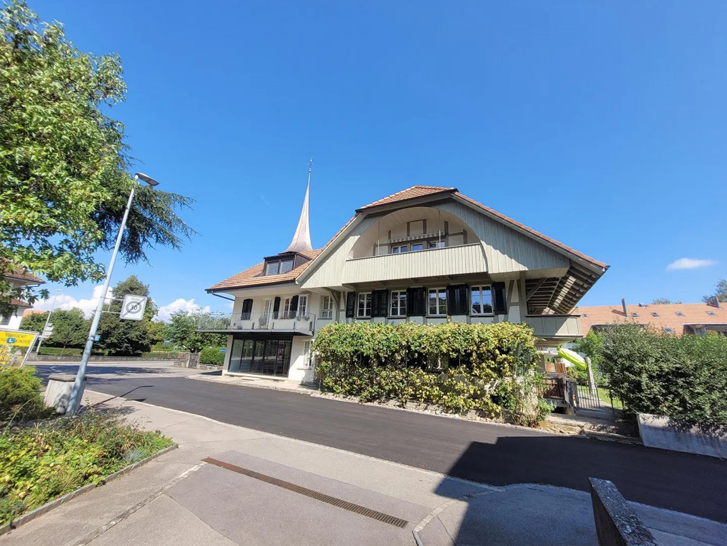 Modern apartment with gallery in converted farmhouse - Photo 10 of 11