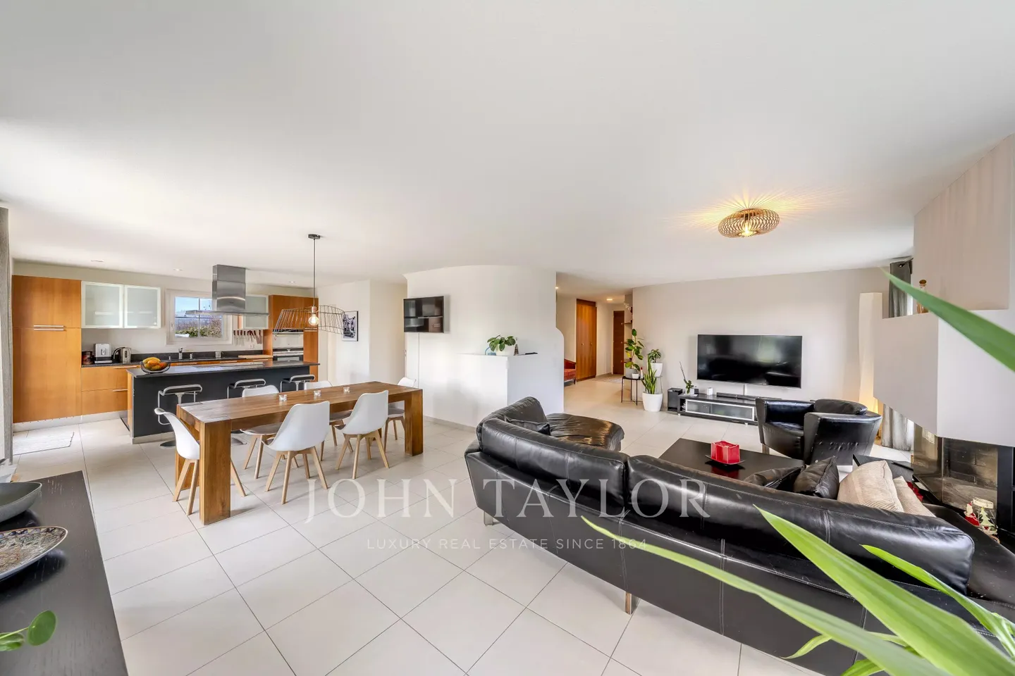 Maison familiale spacieuse à Denens - Photo 2 sur 9