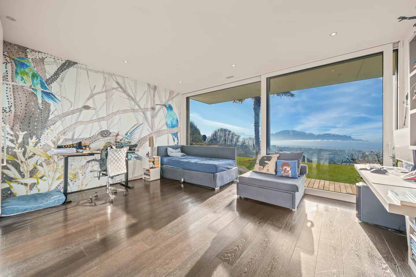 Exceptional contemporary property, sculpted by light - Photo 14 of 23