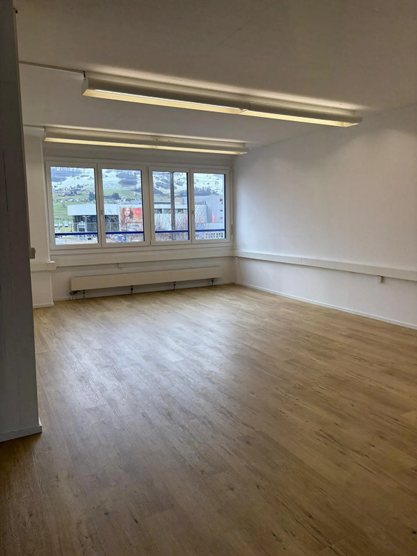 Newly renovated office/commercial space in a central location - Photo 3 of 11