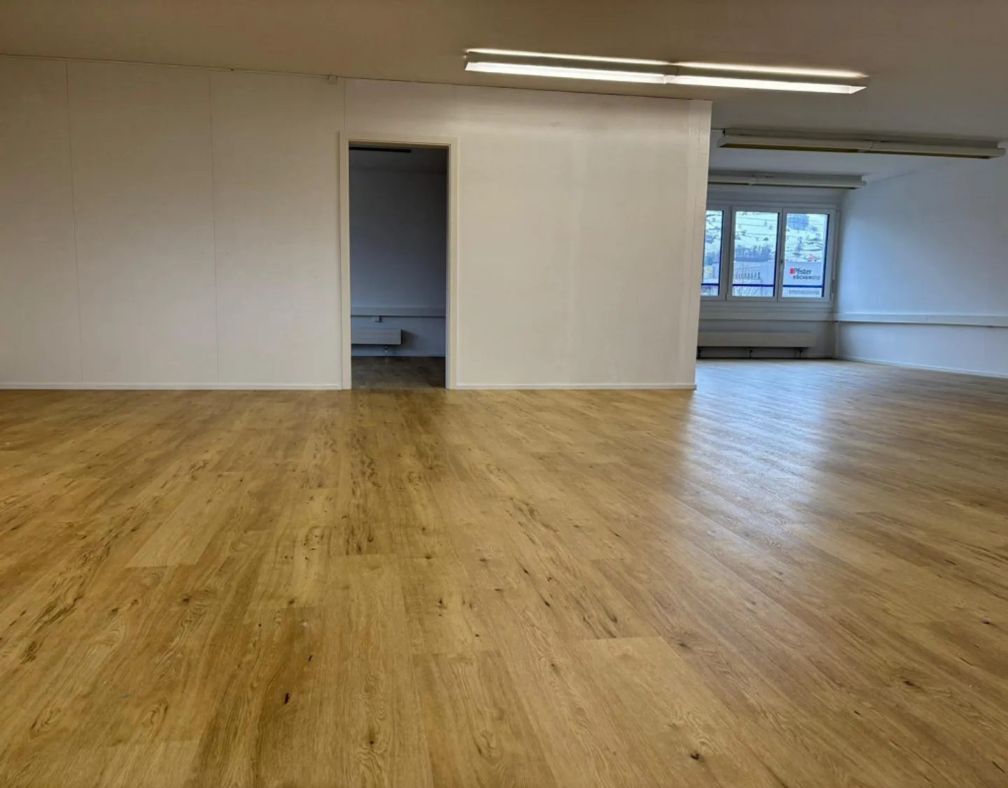 Newly renovated office/commercial space in a central location - Photo 4 of 11