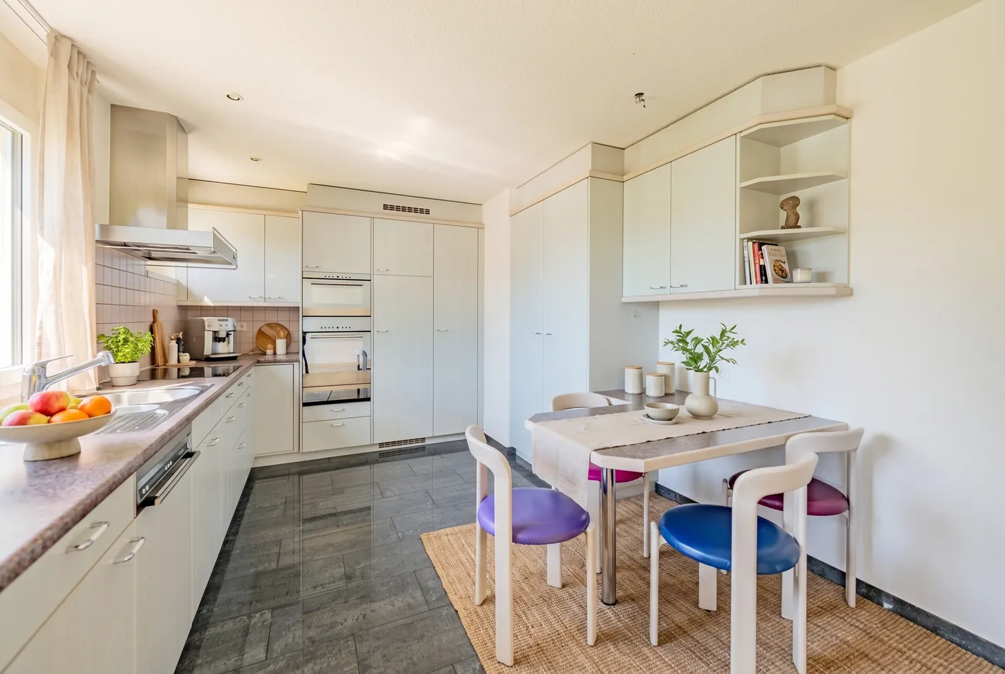 Spacious Penthouse Apartment with Stunning Views - Photo 3 of 18