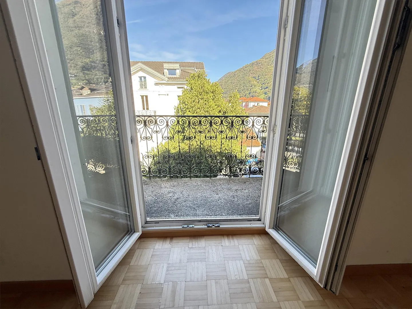 Prestigious and Charming Apartment in the Center of Bellinzona - Photo 3 of 4