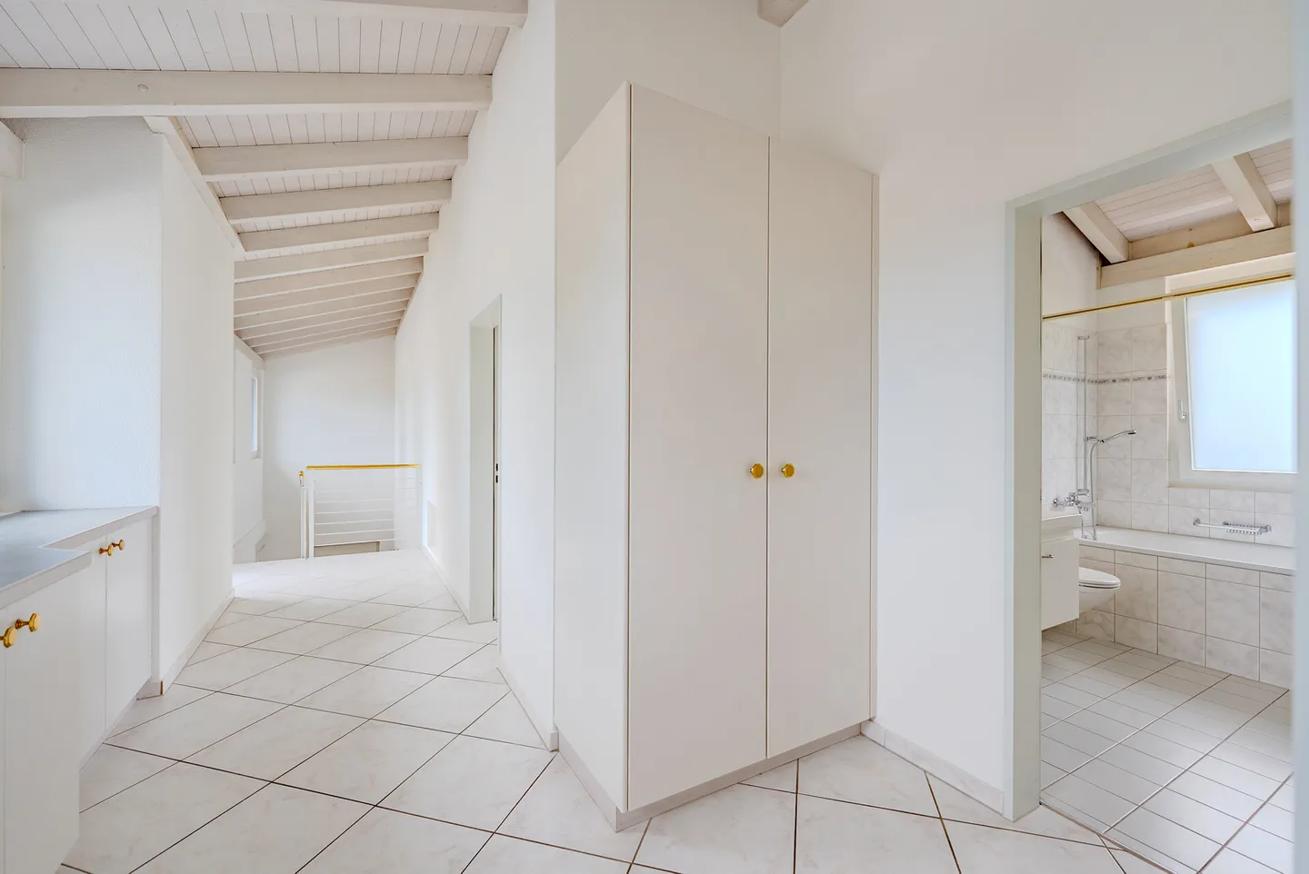 Spacious Penthouse Apartment with Stunning Views - Photo 10 of 18