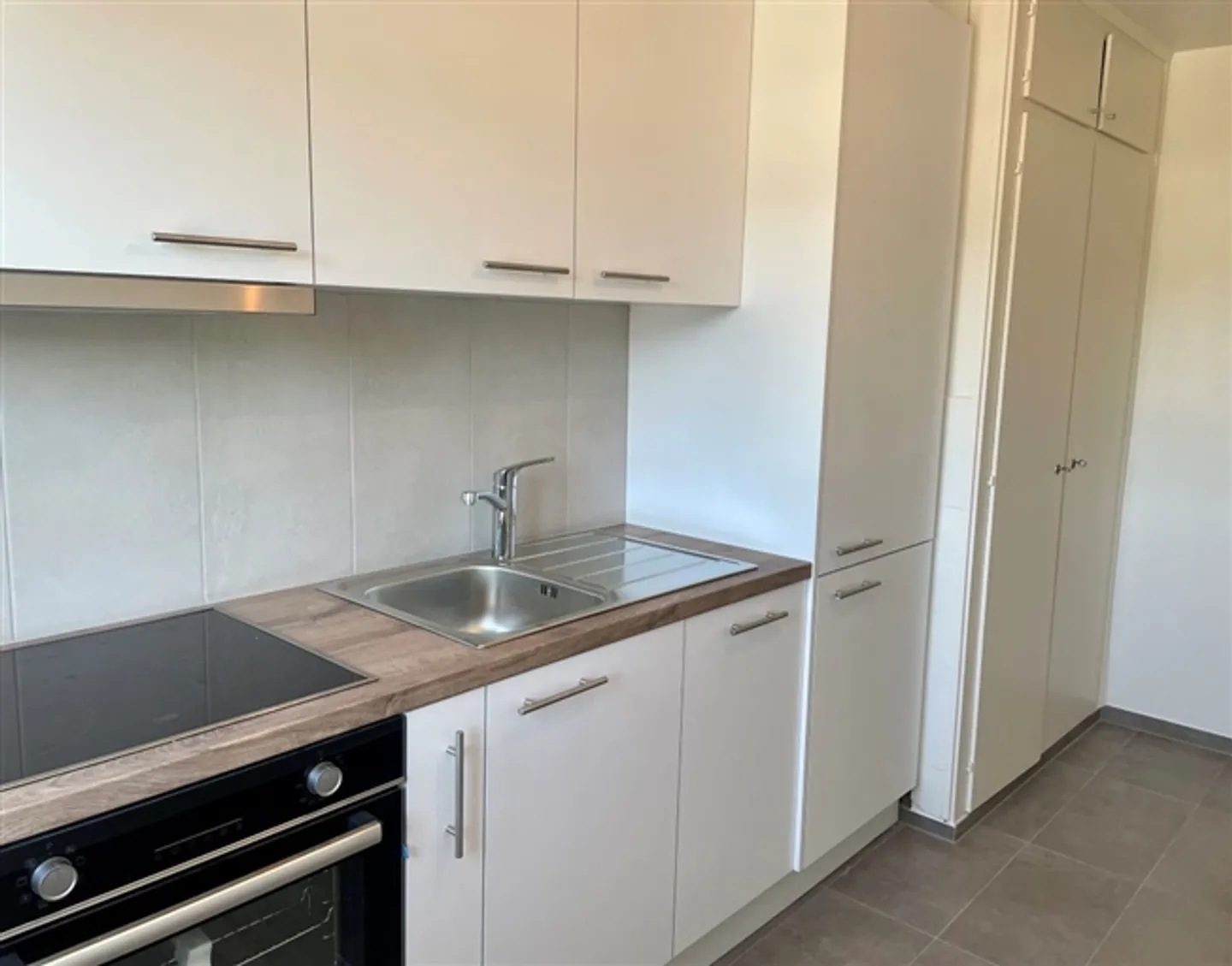 «HELLE 3-ZIMMER-WOHNUNG IM 5. STOCK MIT BALKON» - Foto 2 von 5