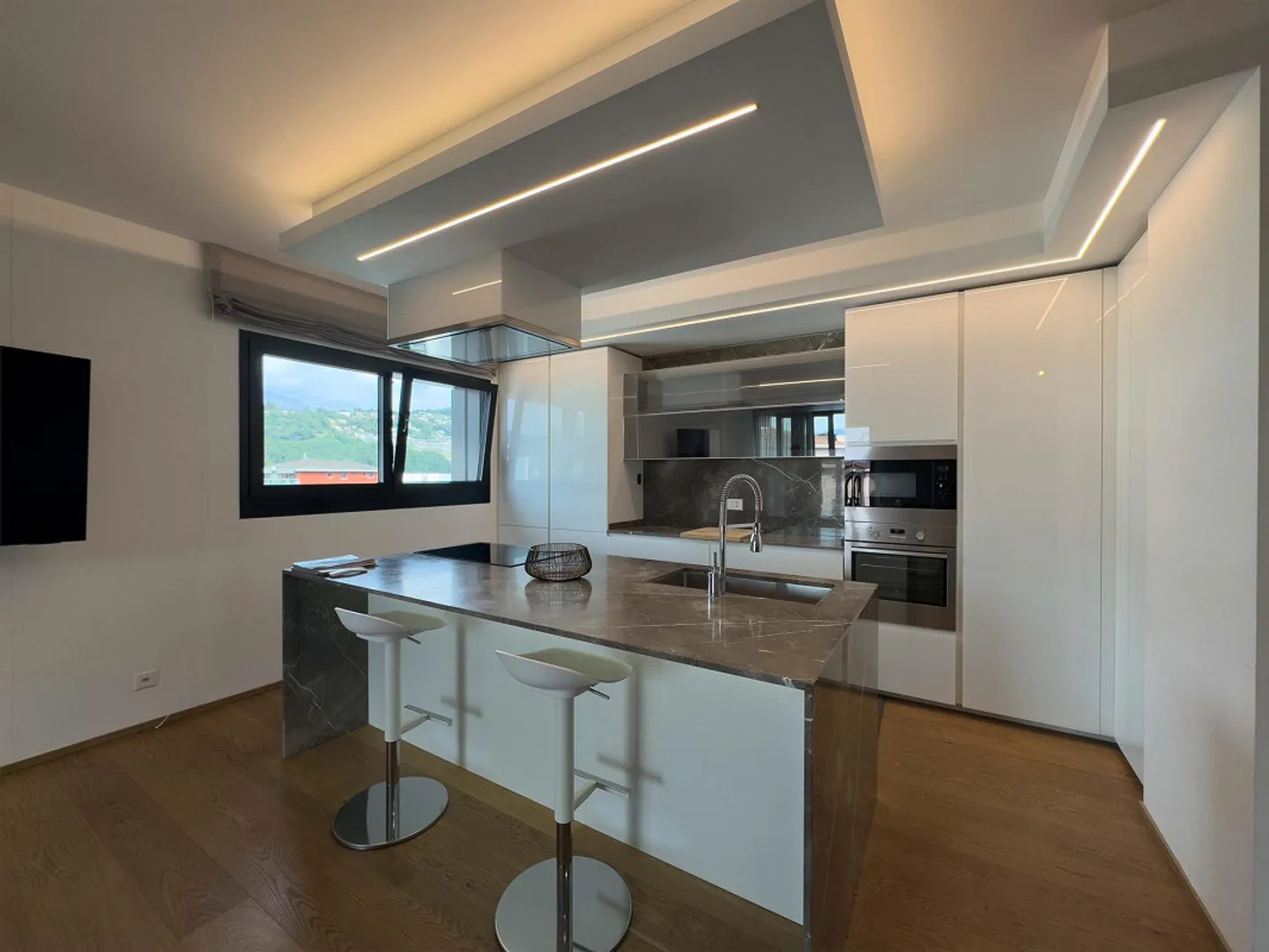 Geräumige Penthouse-Wohnung mit Dachterrasse in Pregassona - Foto 2 von 8