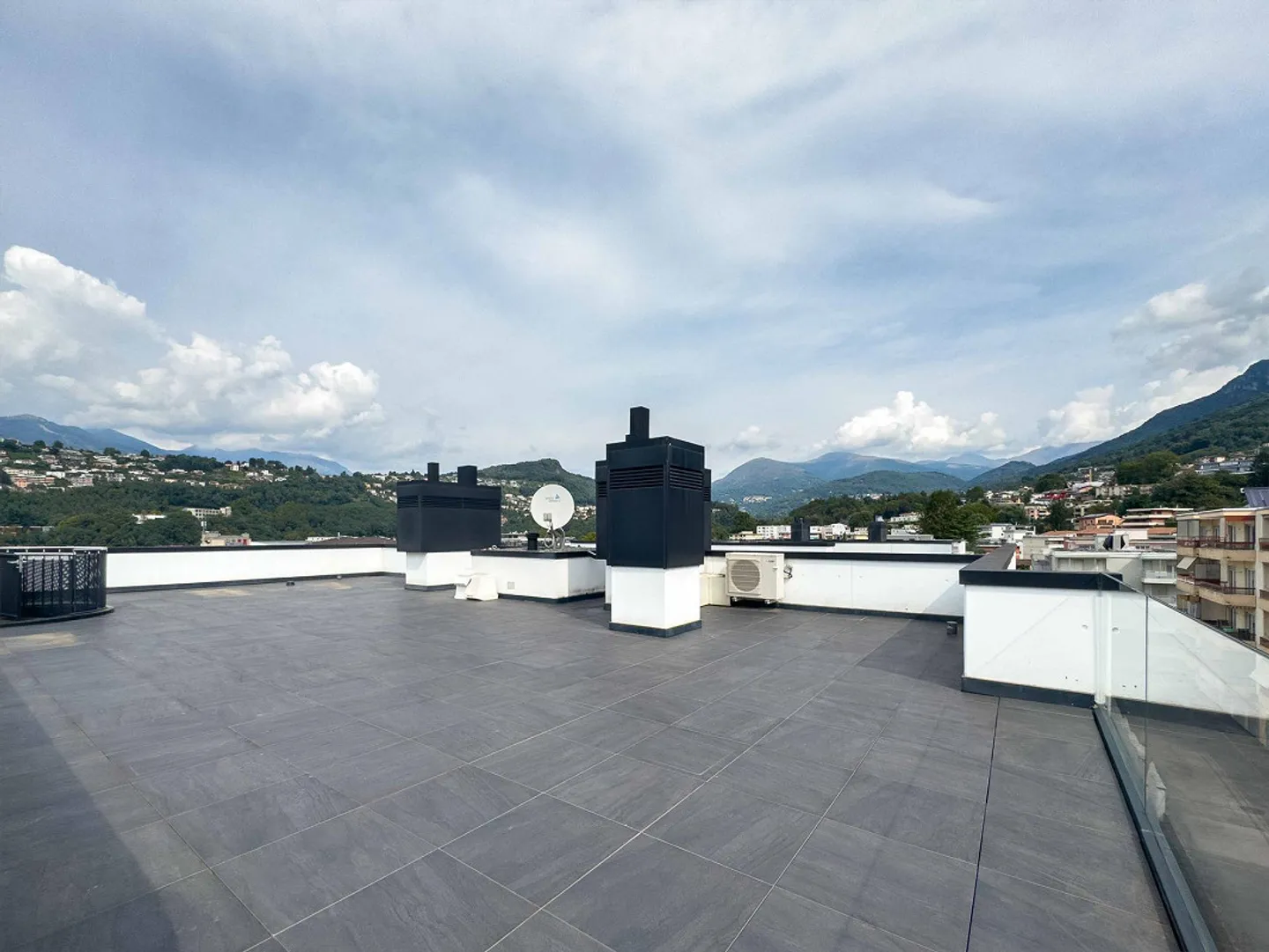 Geräumige Penthouse-Wohnung mit Dachterrasse in Pregassona - Foto 5 von 8