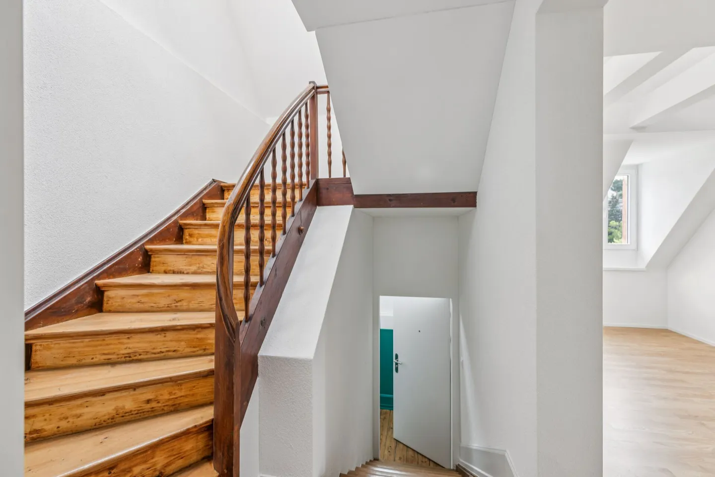 Première occupation ! Appartement en penthouse de 2,5 pièces avec galerie et terrasse sur le toit privée - Photo 2 sur 18