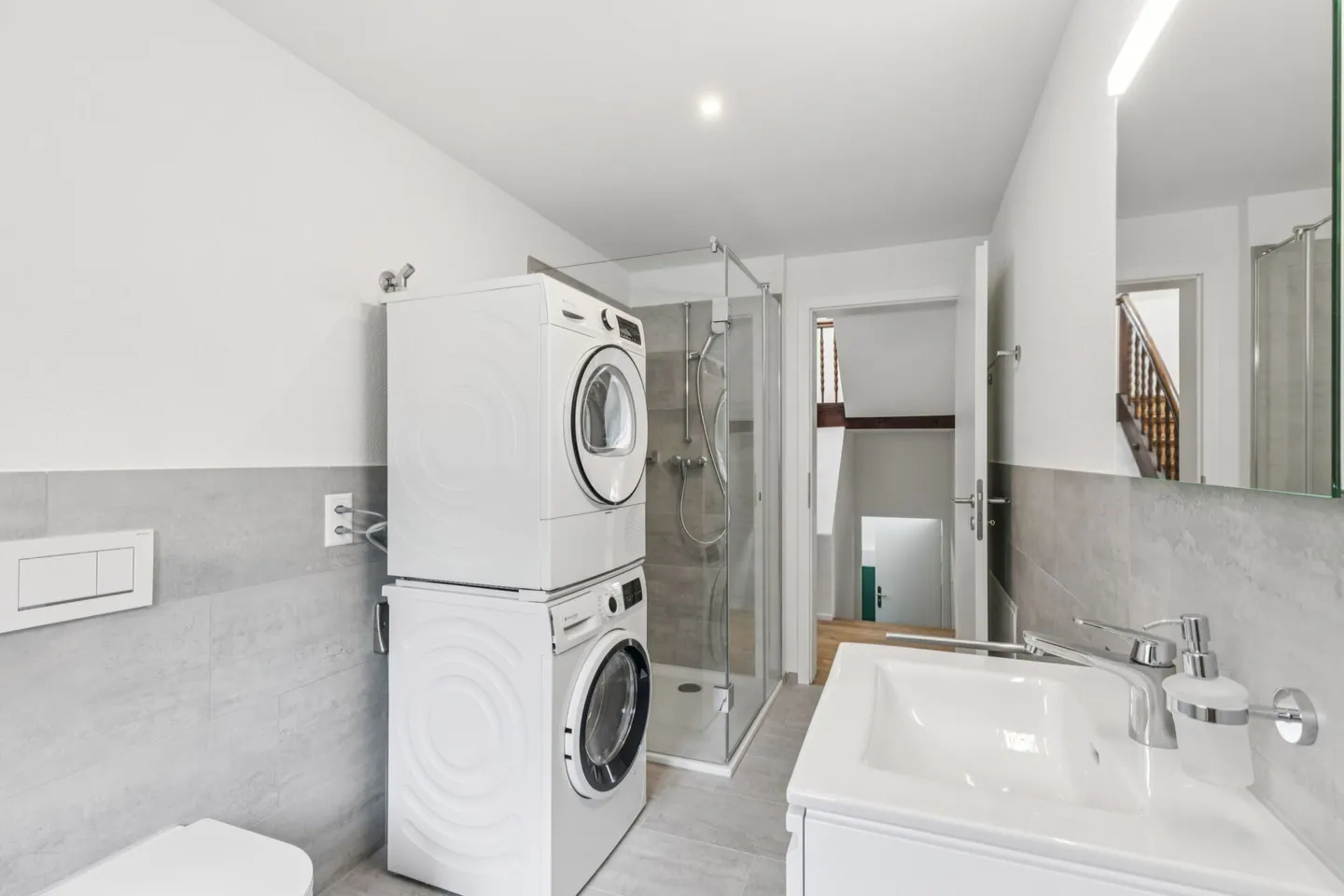 Première occupation ! Appartement en penthouse de 2,5 pièces avec galerie et terrasse sur le toit privée - Photo 5 sur 18