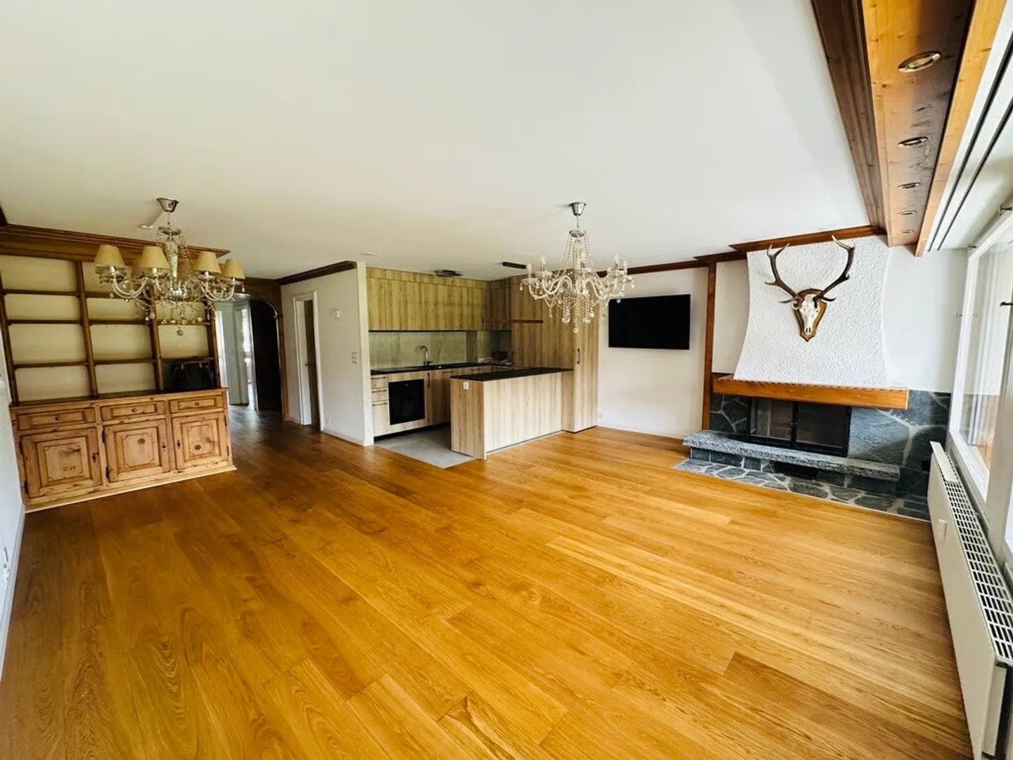 Magnificent 3.5 room renovated apartment on the golf course - Photo 3 of 11