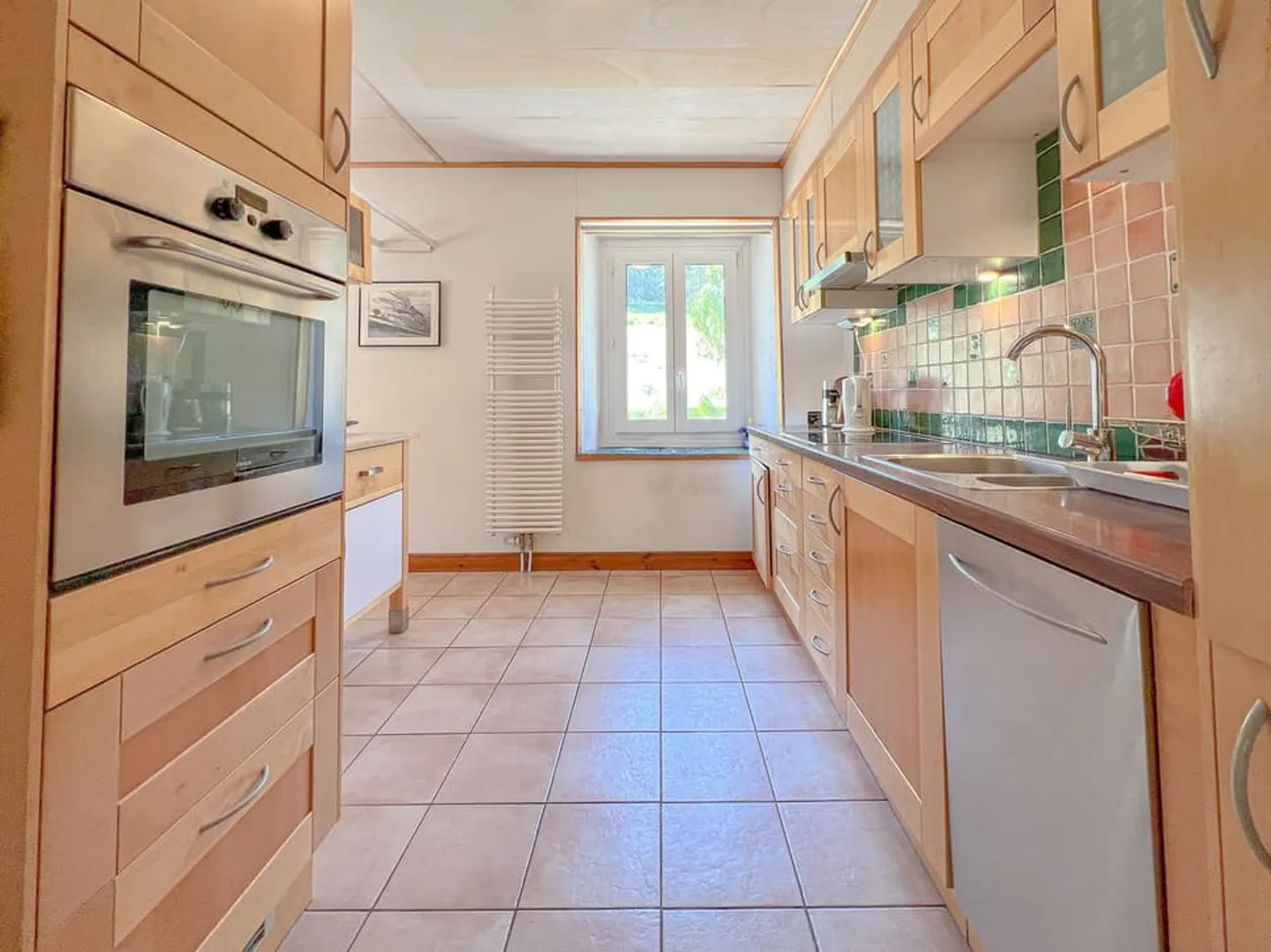 Haus mit Wohnung, Werkstatt, Garage und Lagerfläche Gesamtfläche von 700 m2 - Foto 7 von 13