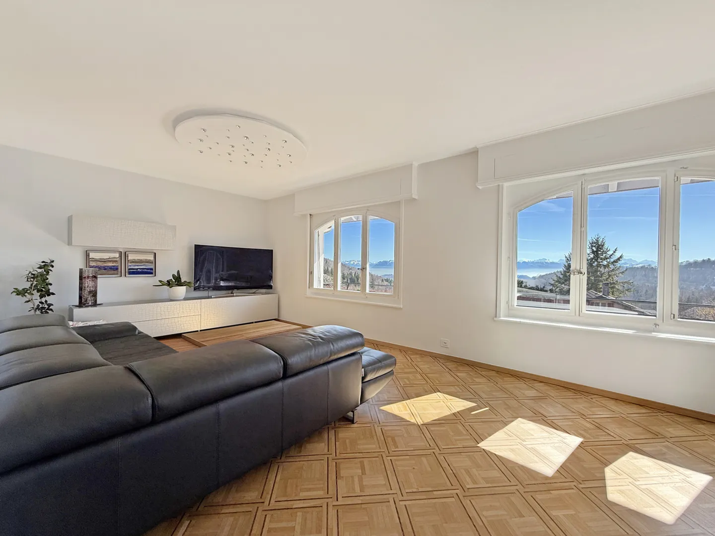 Magnifica casa completamente ristrutturata su un ampio lotto - Foto 2 di 13