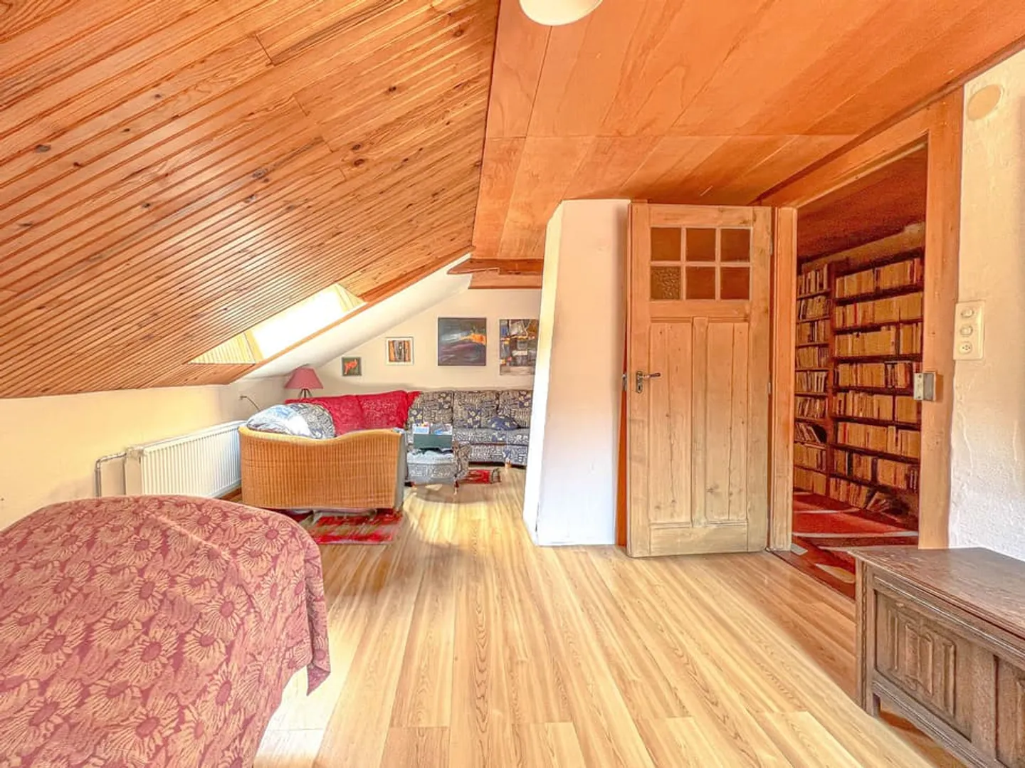 Haus mit Wohnung, Werkstatt, Garage und Lagerfläche Gesamtfläche von 700 m2 - Foto 10 von 13