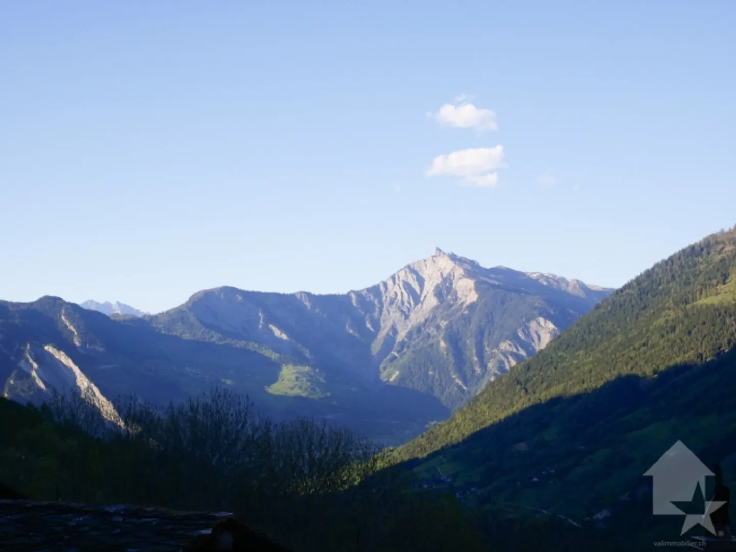 «Chez-Les-Reuses, casa e fienile adiacente da ristrutturare. Ottima vista.» - Foto 1 di 13