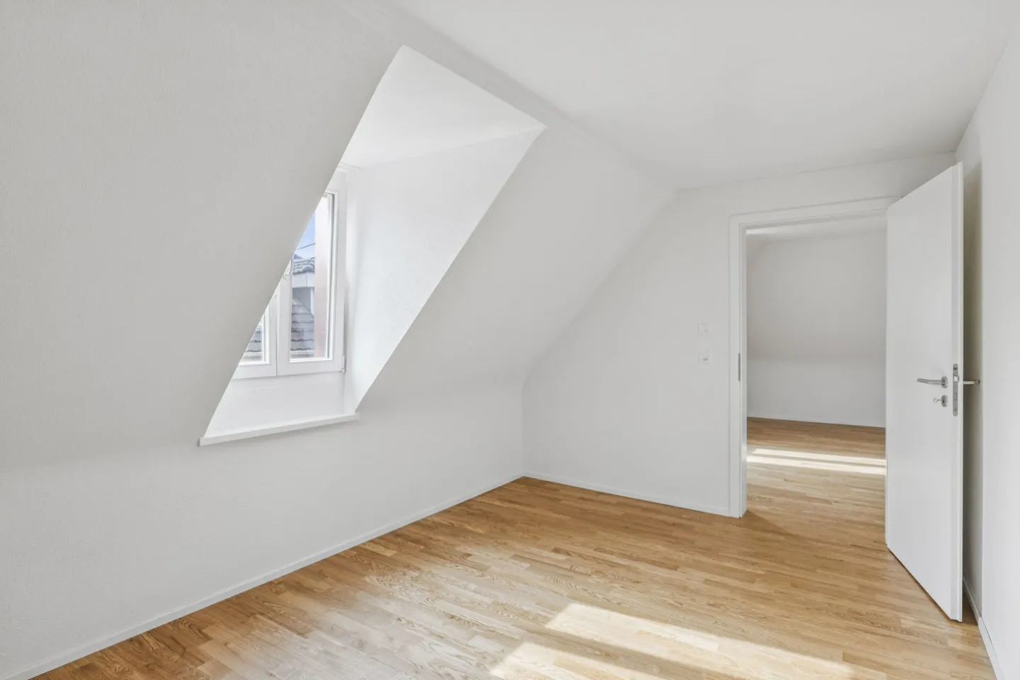 Première occupation ! Appartement en penthouse de 2,5 pièces avec galerie et terrasse sur le toit privée - Photo 11 sur 18