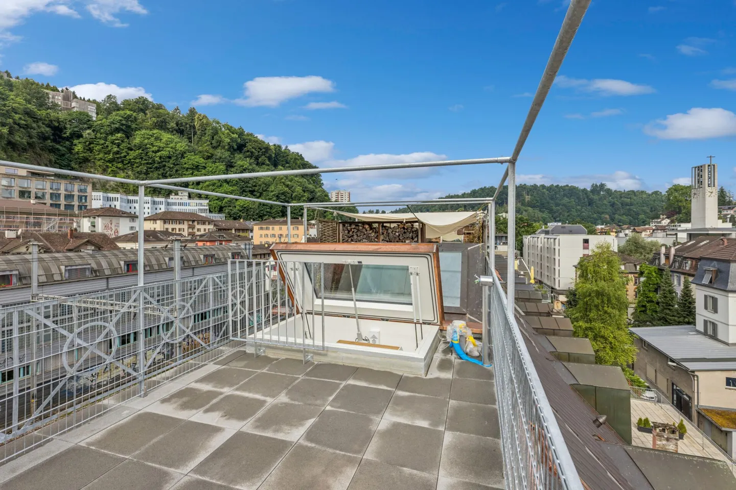 Première occupation ! Appartement en penthouse de 2,5 pièces avec galerie et terrasse sur le toit privée - Photo 15 sur 18