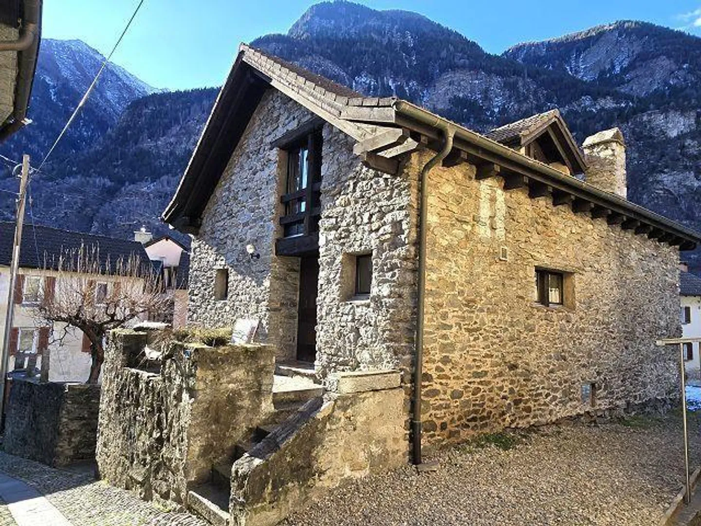 Incantevole casa familiare con giardino - Foto 1 di 38