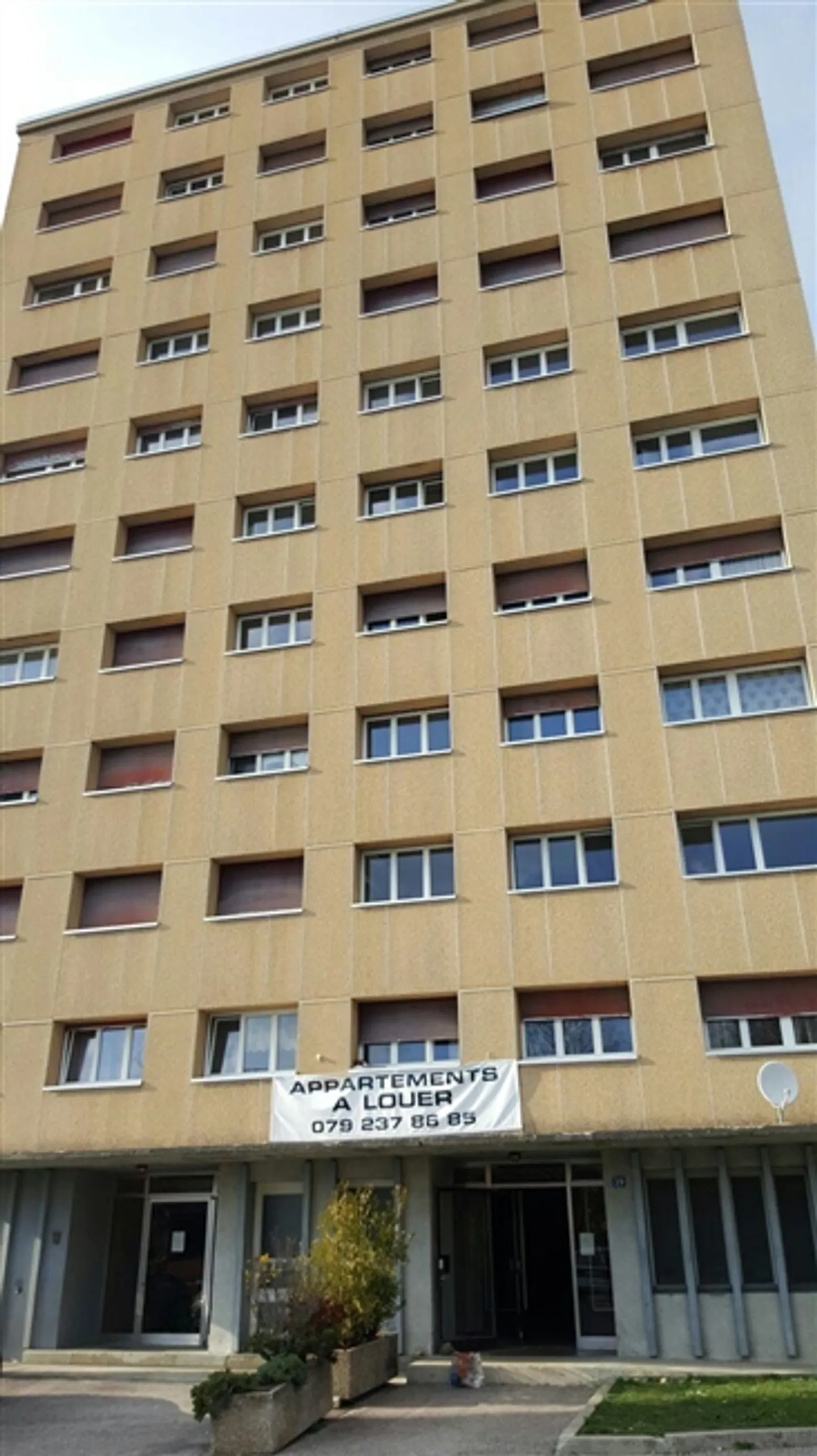 Appartement confortable de 4 pièces dans un beau bâtiment - Photo 1 sur 13