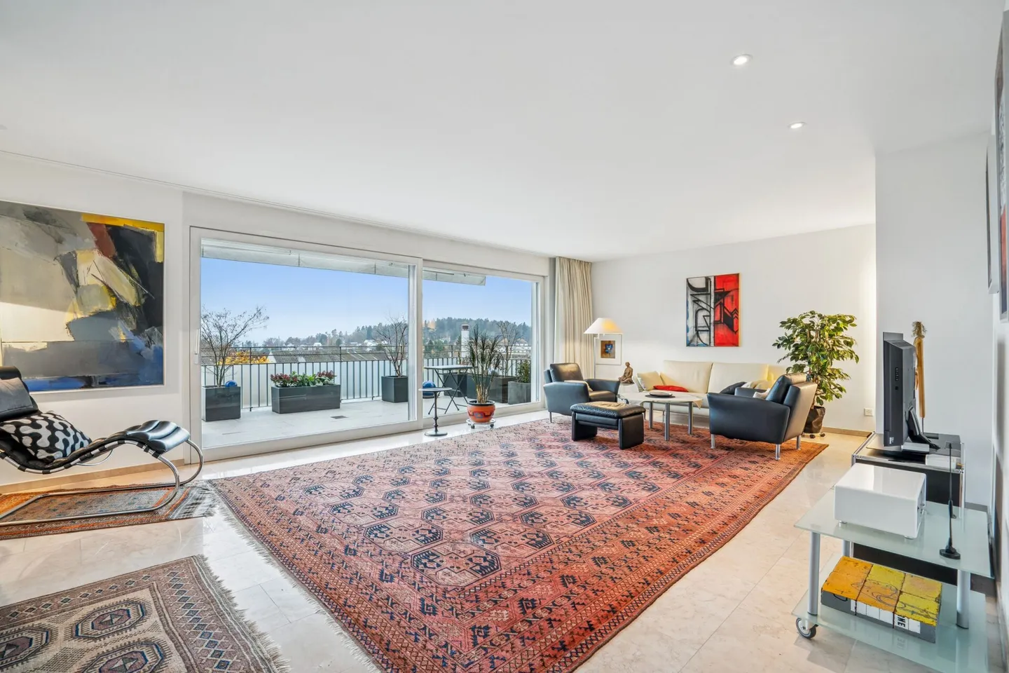 Wohnen mit Stil und Raumgefühl - Exklusive 5.5- bis 6.5-Zimmerwohnung in Zumikon - Photo 2 of 6