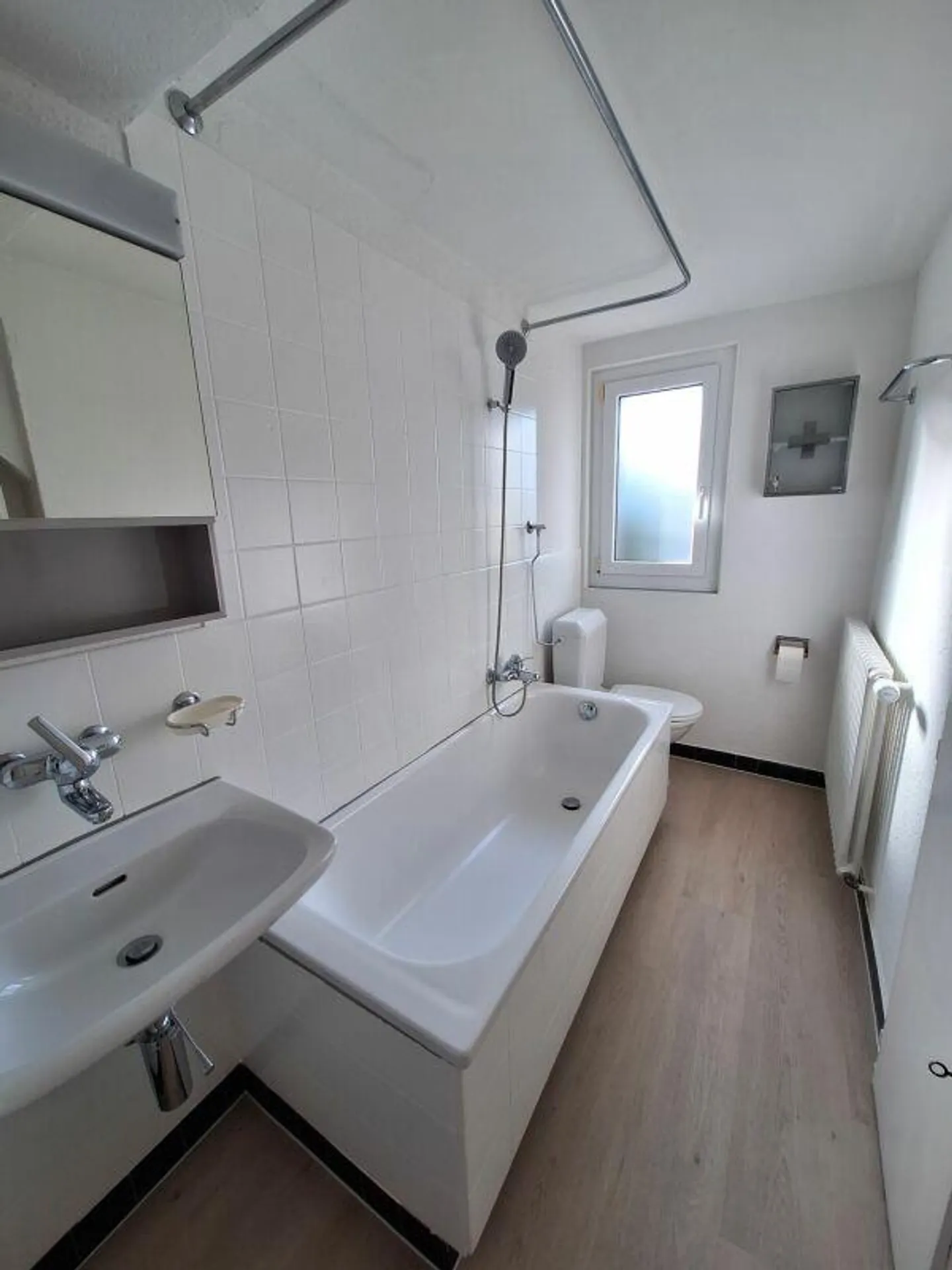 Votre bonheur de vivre sous le toit - charmant appartement de 3 pièces - Photo 5 sur 6