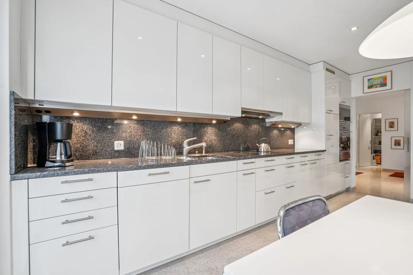 Wohnen mit Stil und Raumgefühl - Exklusive 5.5- bis 6.5-Zimmerwohnung in Zumikon - Photo 3 of 6