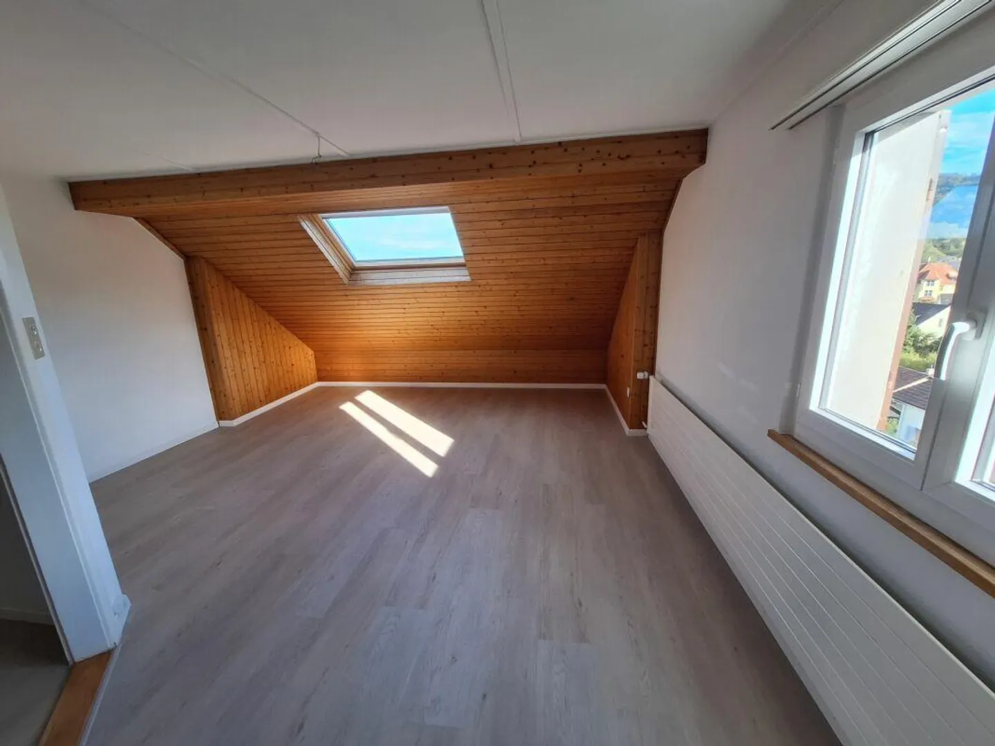 Votre bonheur de vivre sous le toit - charmant appartement de 3 pièces - Photo 2 sur 6