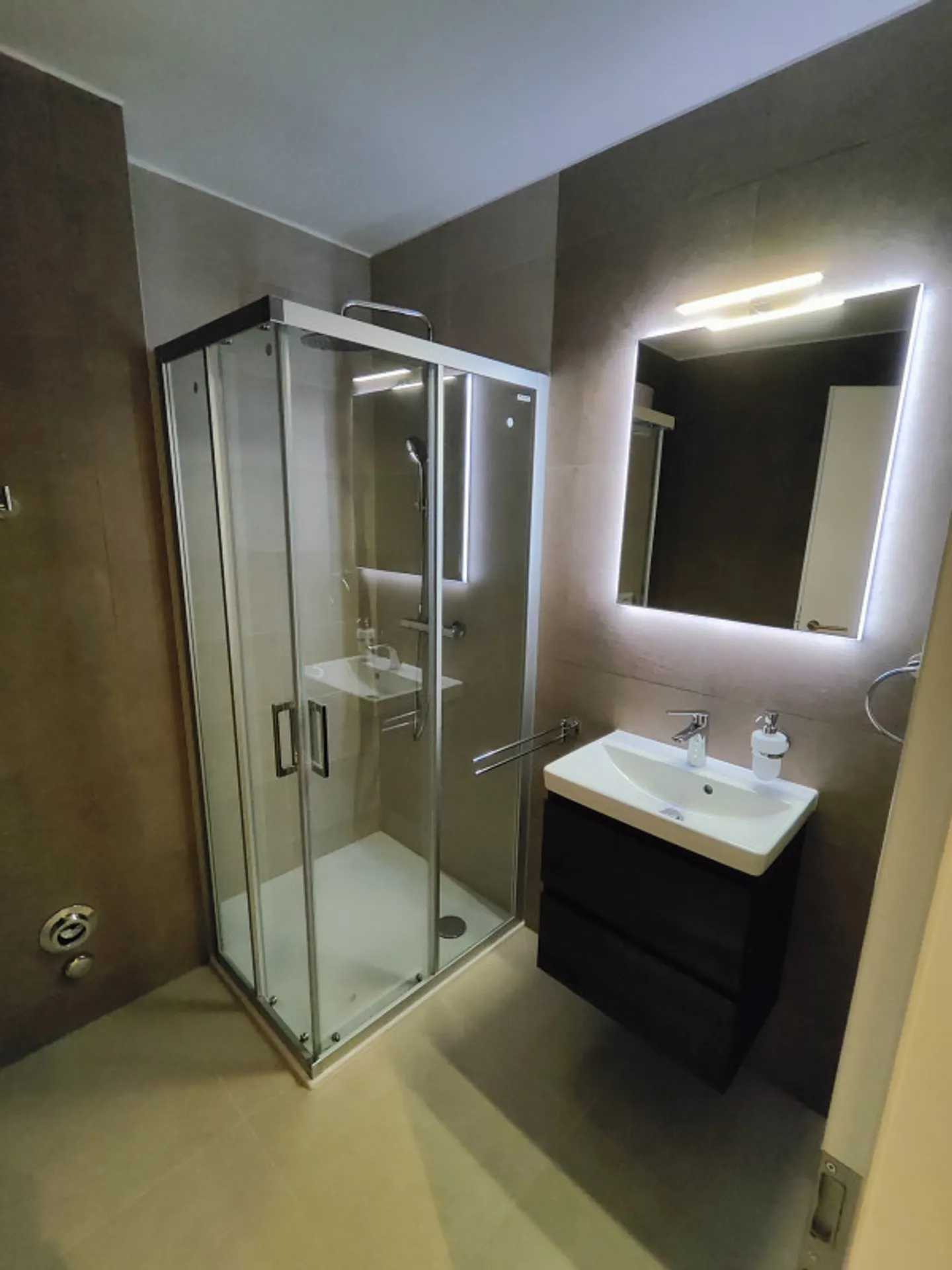 3.5 Room Apartment - Photo 5 of 5