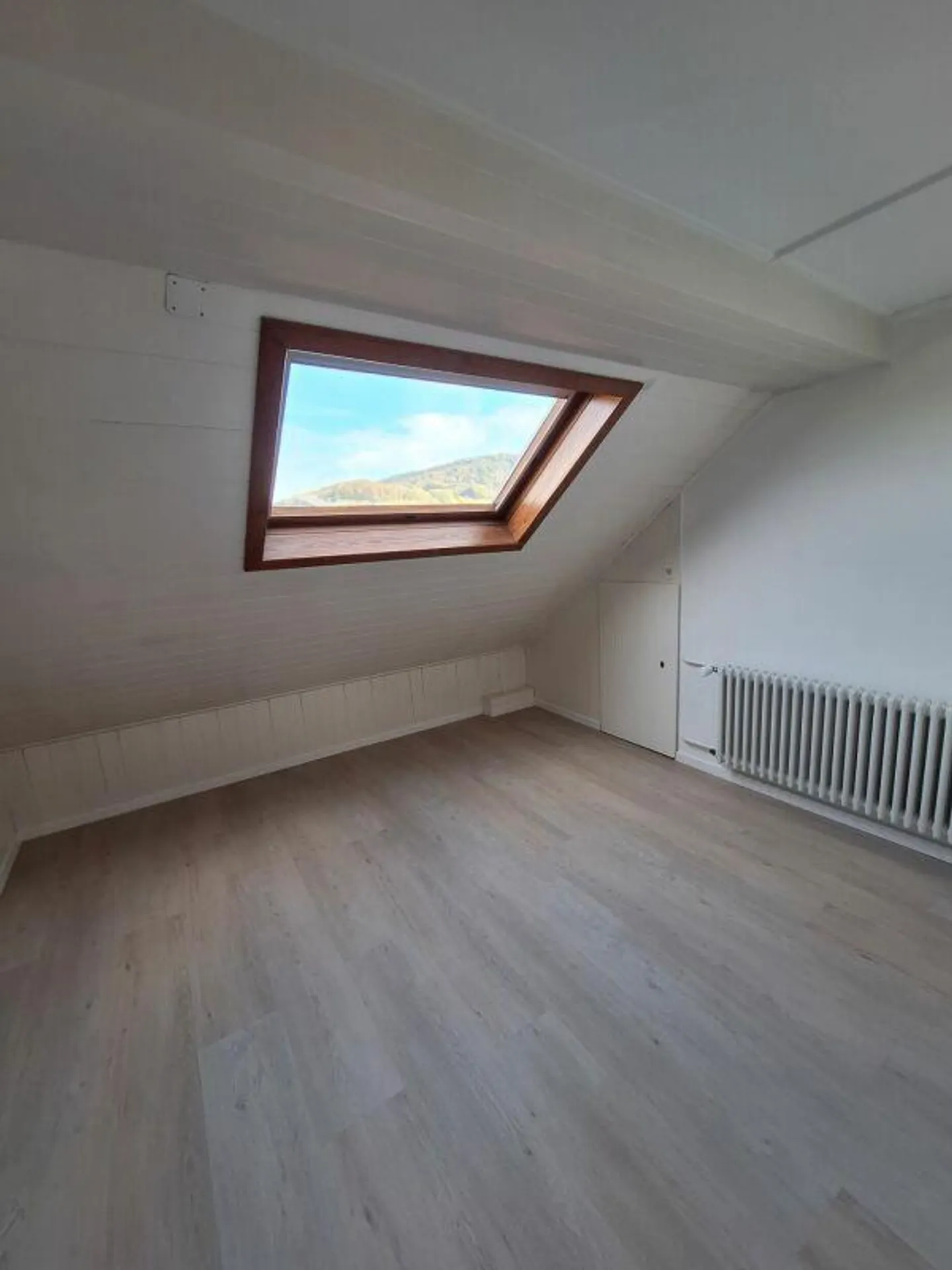 Votre bonheur de vivre sous le toit - charmant appartement de 3 pièces - Photo 3 sur 6
