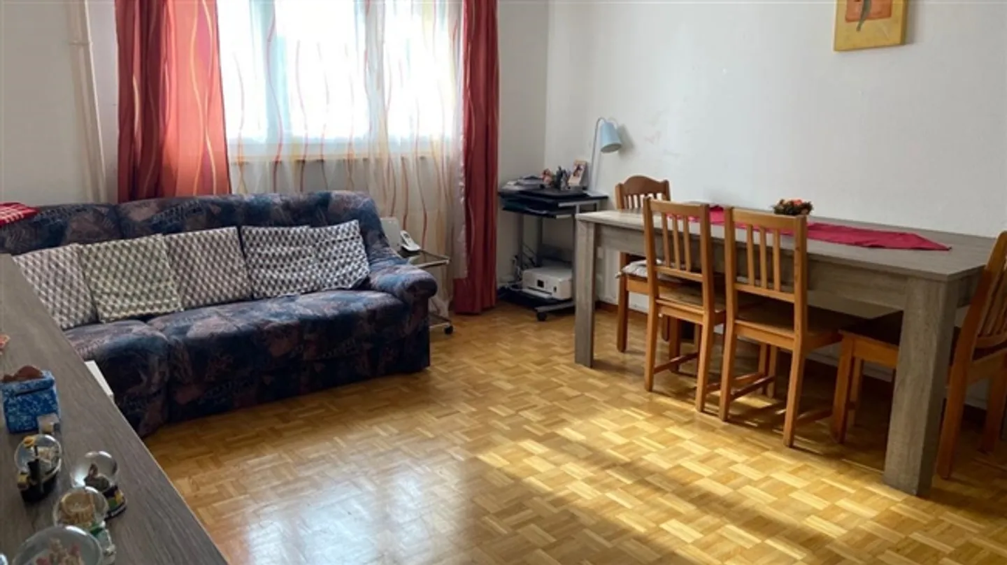 Appartement confortable de 4 pièces dans un beau bâtiment - Photo 3 sur 13