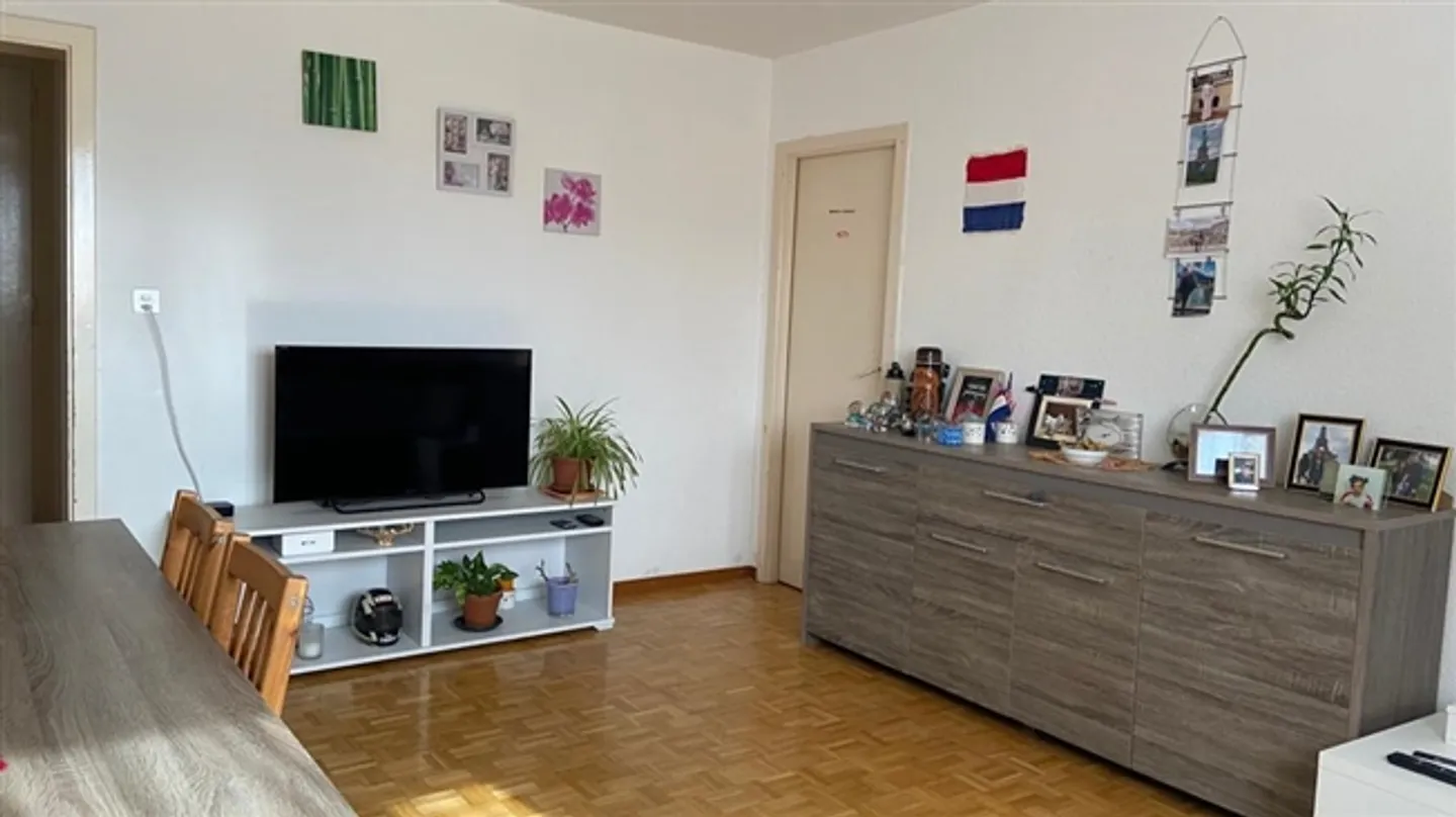 Appartement confortable de 4 pièces dans un beau bâtiment - Photo 4 sur 13