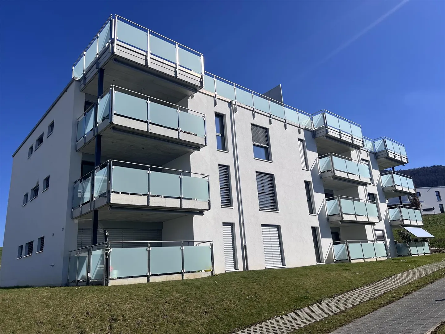 Dans immeubles récents - attiques de 3.5 pièces - Photo 1 sur 13