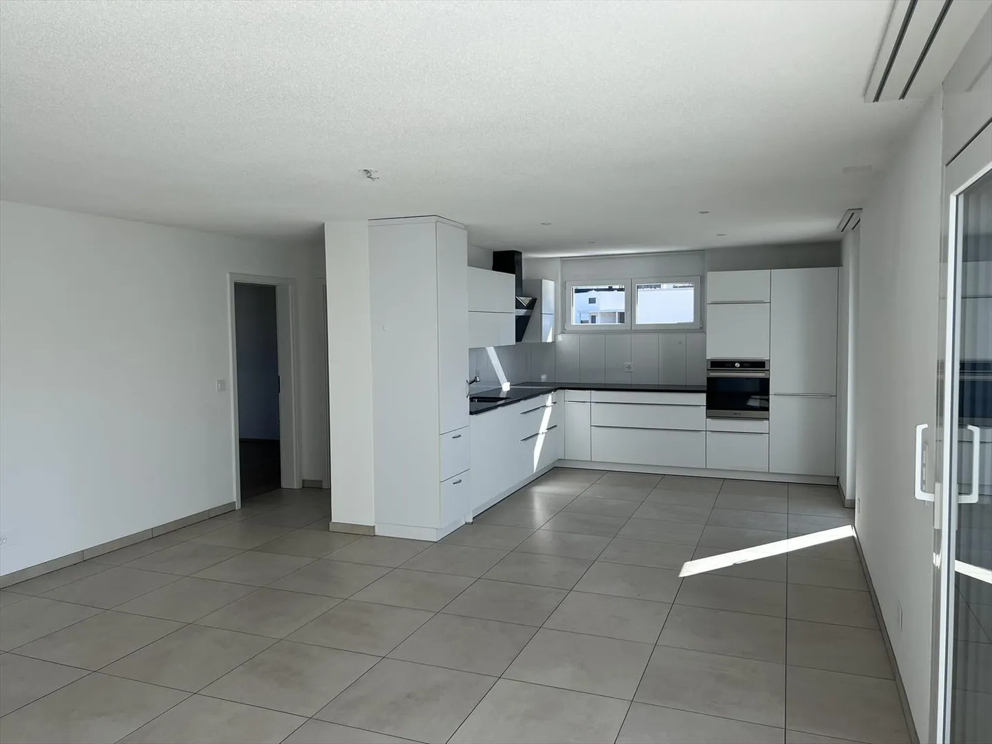 Dans immeubles récents - attiques de 3.5 pièces - Photo 4 sur 13