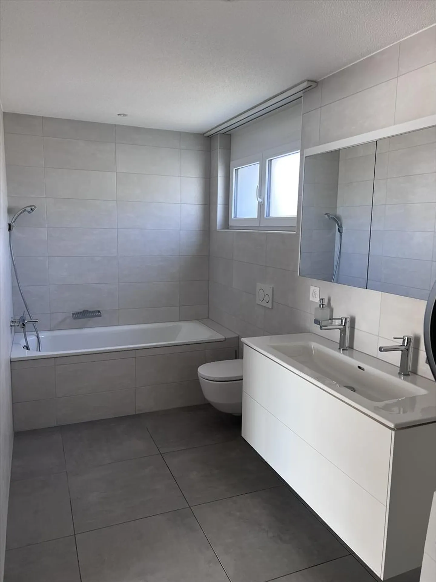 Dans immeubles récents - attiques de 3.5 pièces - Photo 10 sur 13